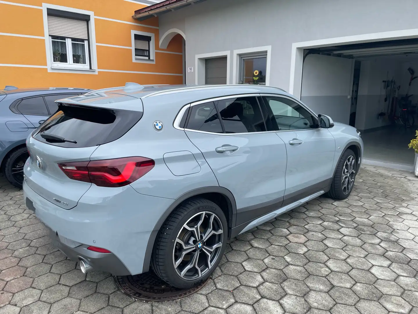 BMW X2 X2 xDrive20i Aut. Grau - 2