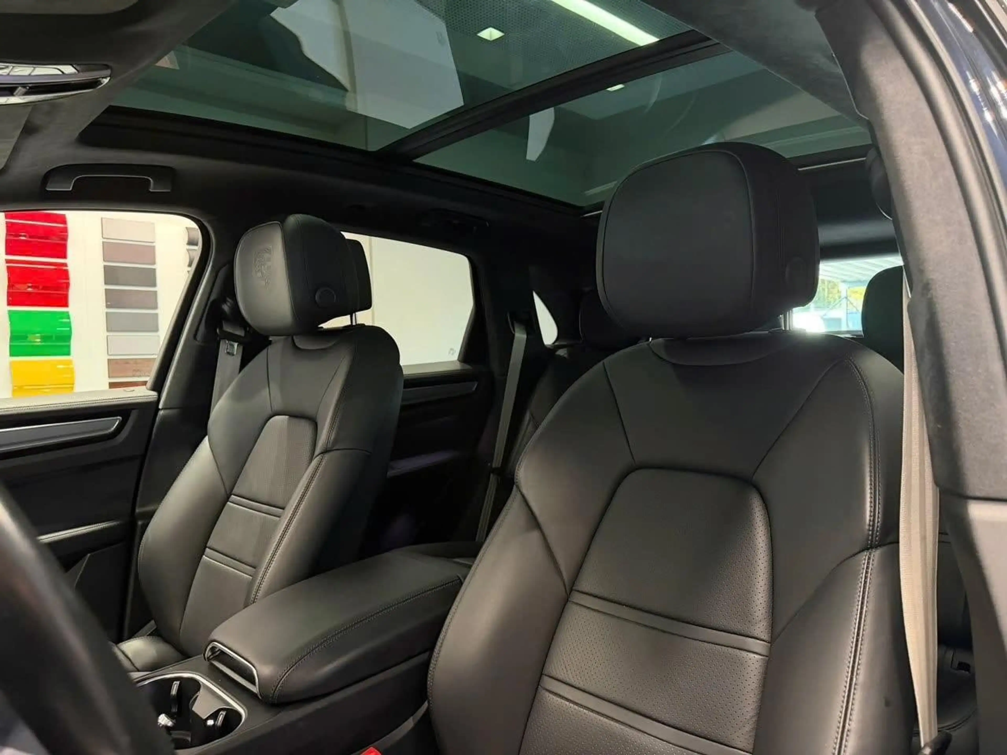 Porsche Cayenne E-Hybrid Platinum Edition — photo 14