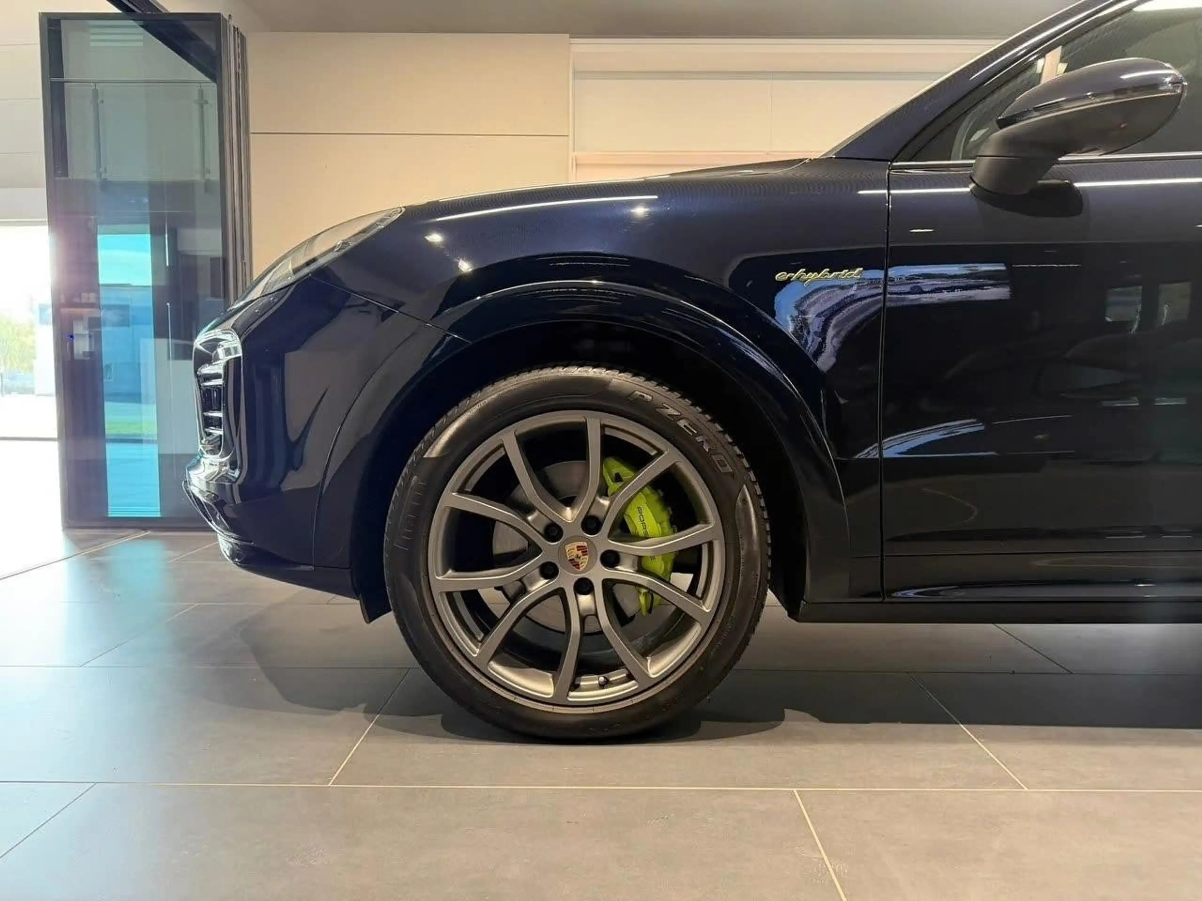 Porsche Cayenne E-Hybrid Platinum Edition — photo 4