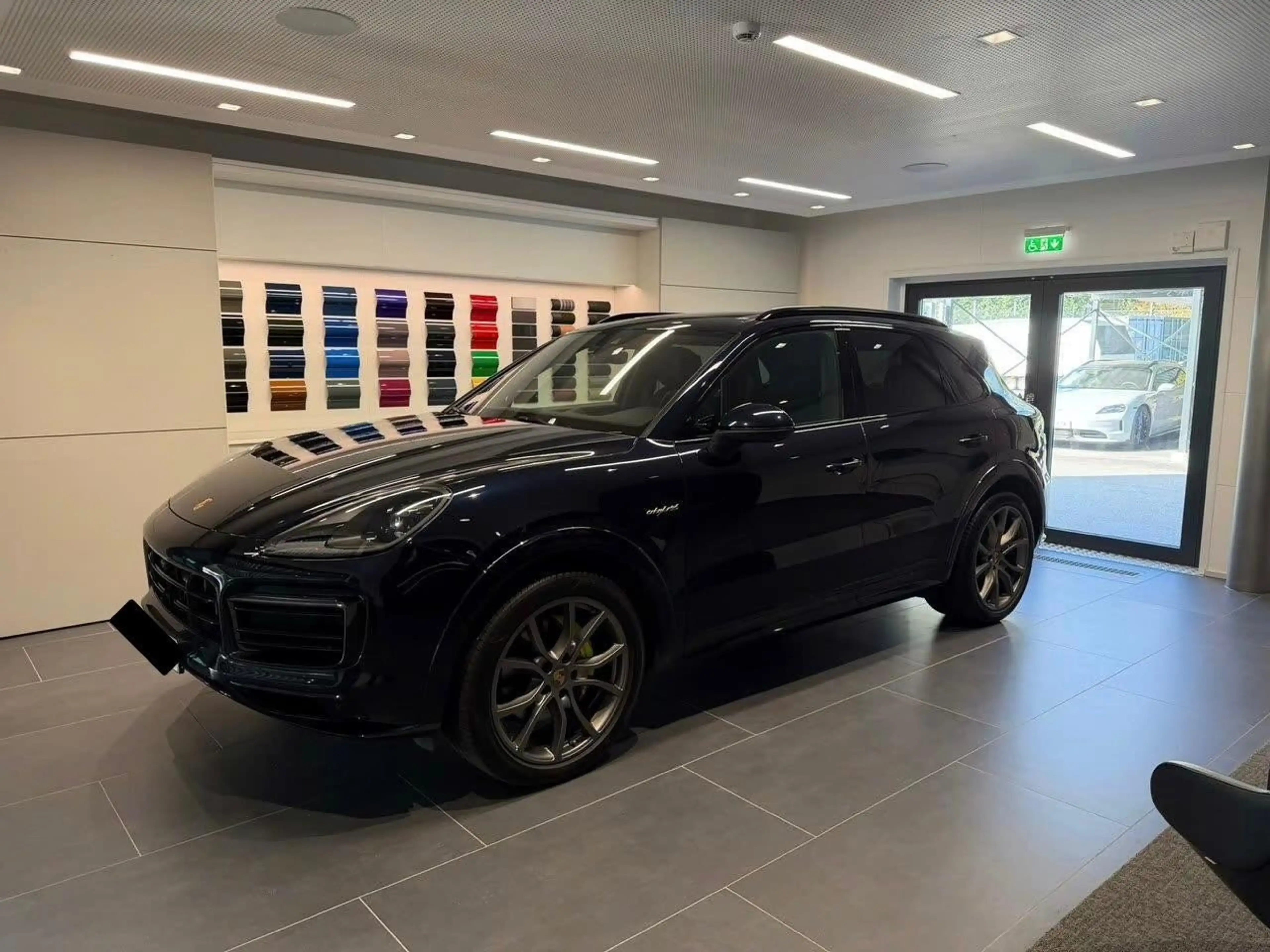 Porsche Cayenne E-Hybrid Platinum Edition — photo 3