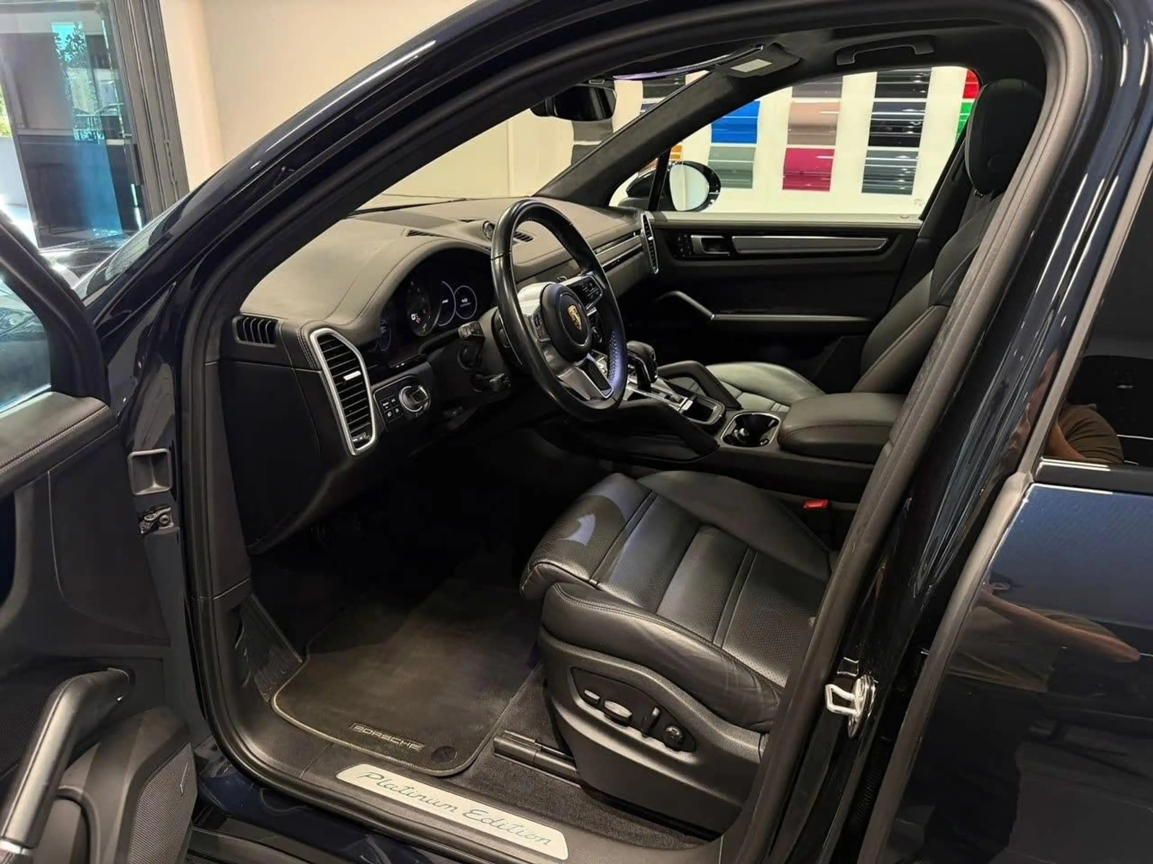 Porsche Cayenne E-Hybrid Platinum Edition — photo 12