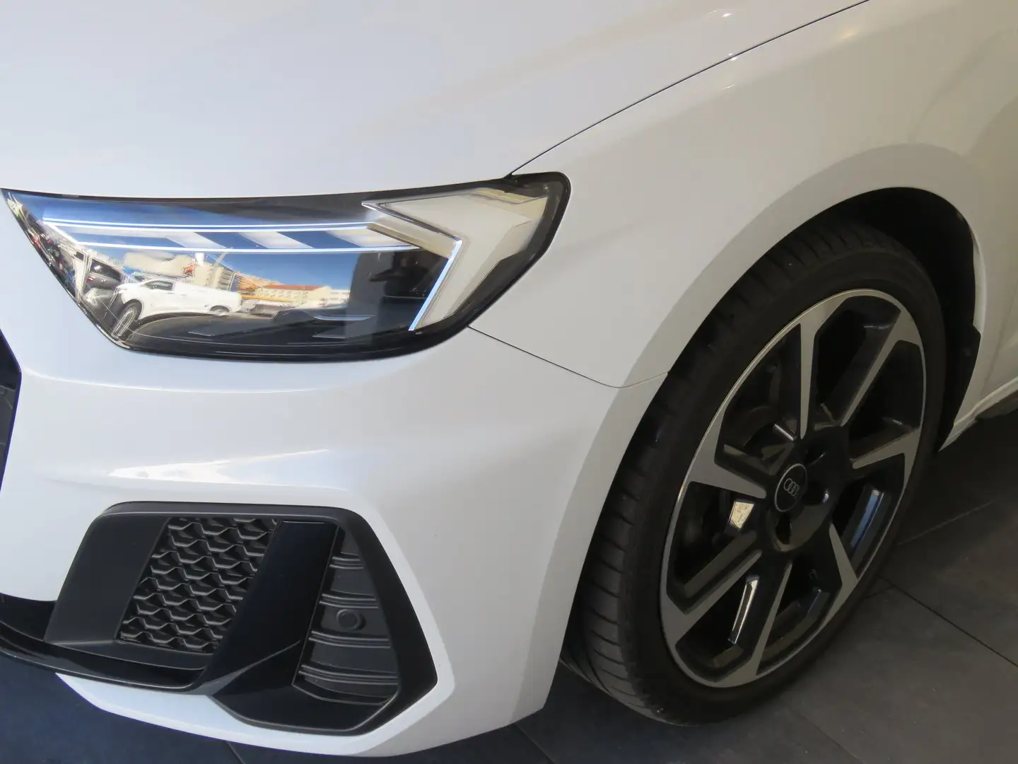 Audi A1 35 TFSI S line exterieur Wit - 2