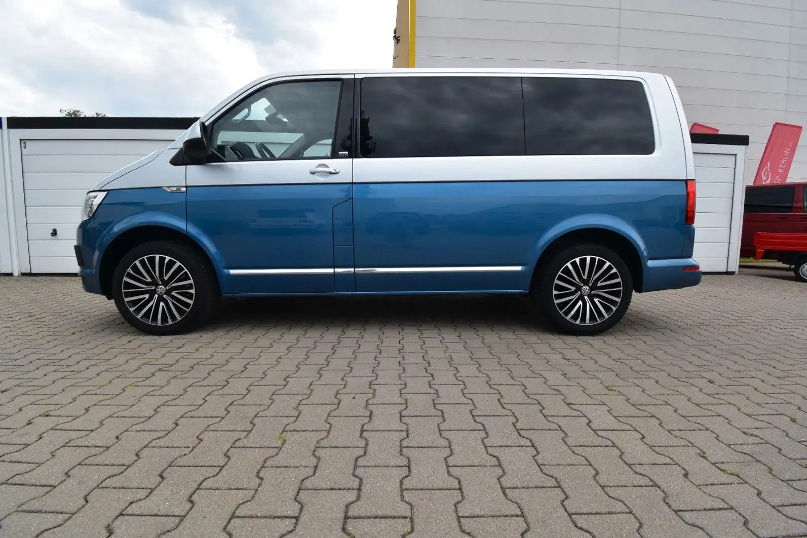 Volkswagen T6 Multivan Generation Six 4Motion DSG LED ACC Silber - 2