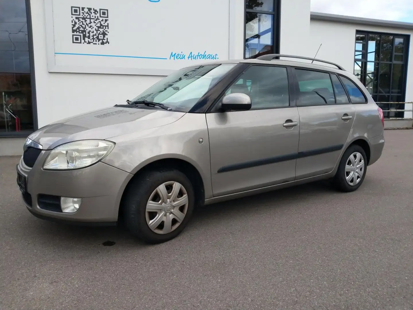 Skoda Fabia 1.6 Ambiente Sitzheizung Climatronic PDC Gris - 2