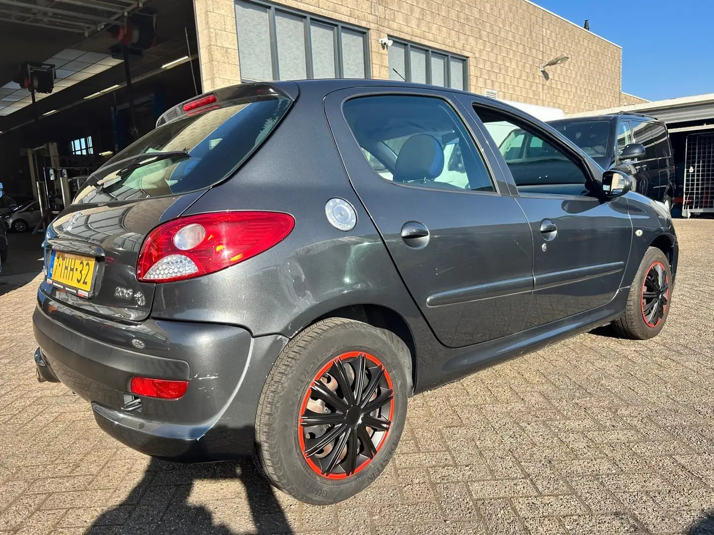 Peugeot 206 + 1.4 Urban Move Grijs - 2