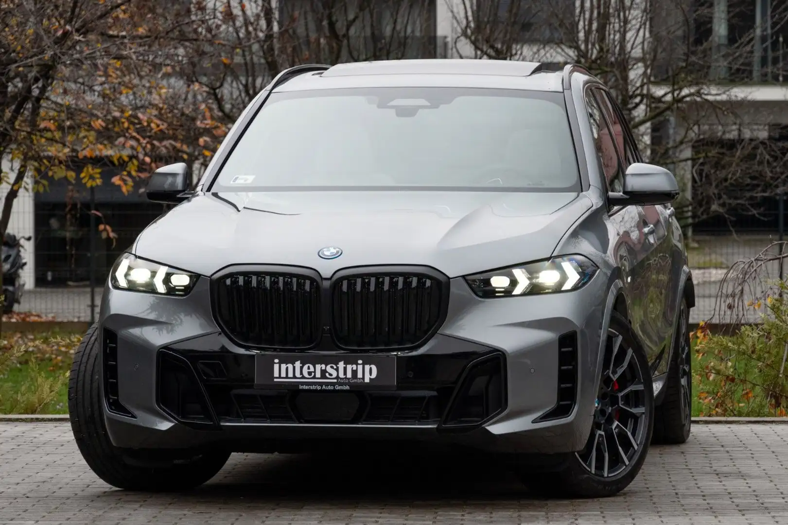 BMW X5 50e M SPORT.LUFTF.PANO.DR.ASS.PRO.H/K.360.AHK Grau - 1