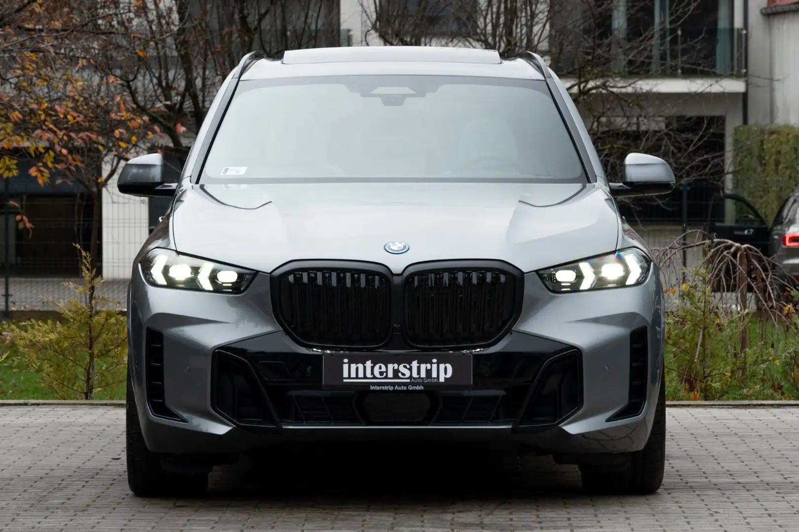 BMW X5 50e M SPORT.LUFTF.PANO.DR.ASS.PRO.H/K.360.AHK Grau - 2