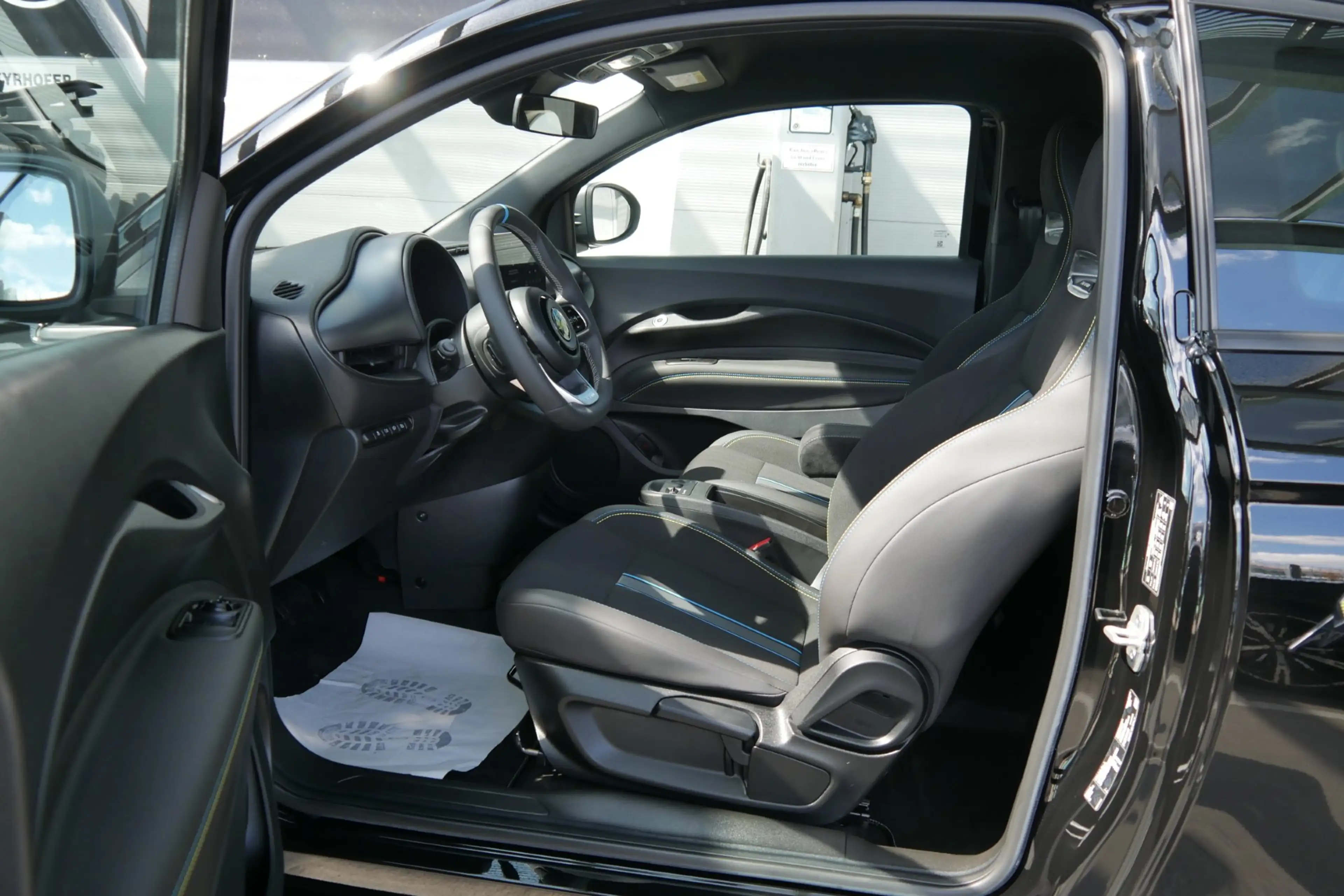 Abarth 500e Scorpionissima *Navi/PDC/AndroidAuto/Tempomat/LED* — photo 5