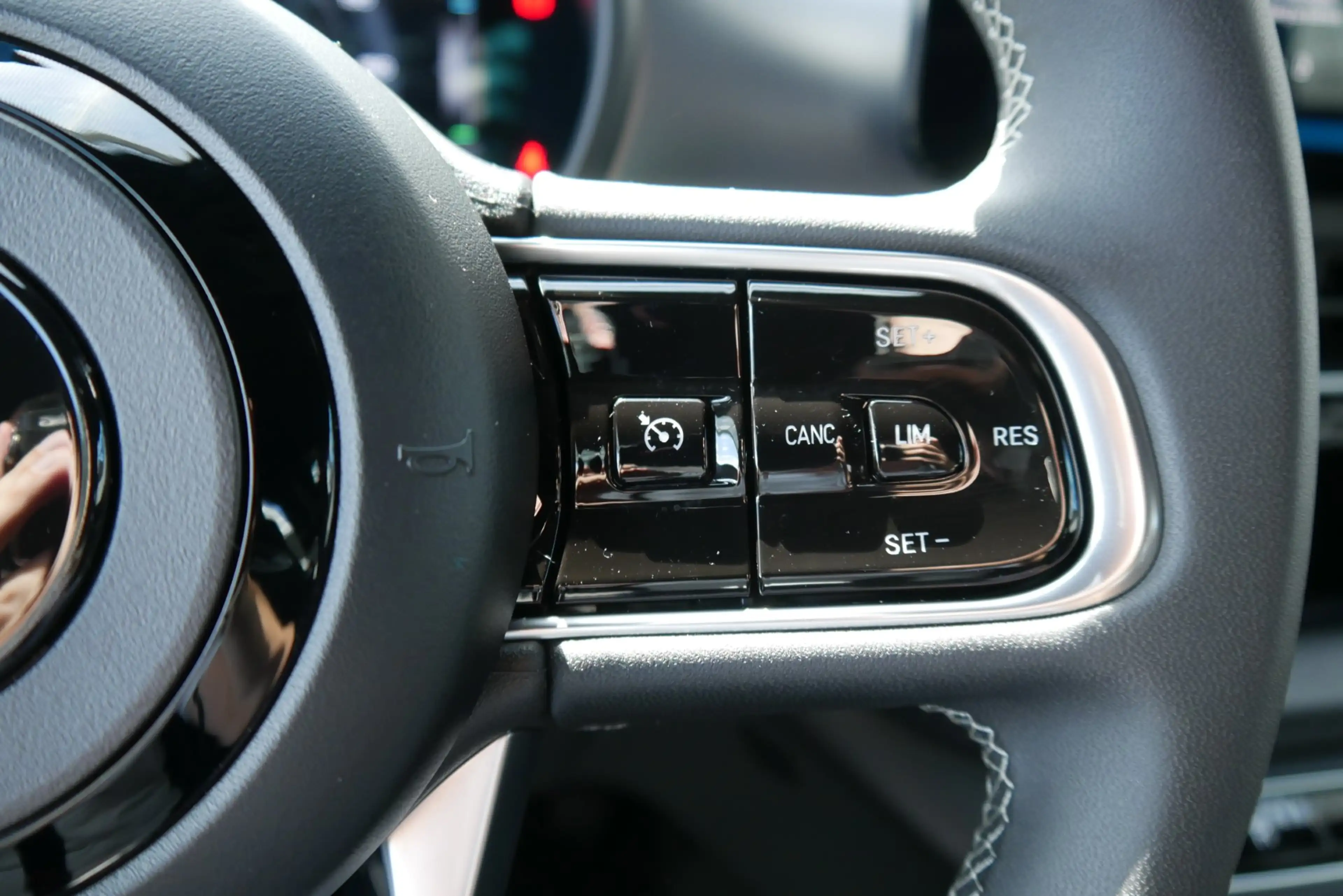 Abarth 500e Scorpionissima *Navi/PDC/AndroidAuto/Tempomat/LED* — photo 11