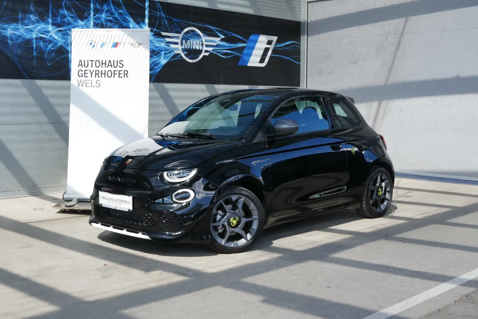 Abarth 500e Scorpionissima *Navi/PDC/AndroidAuto/Tempomat/LED* Schwarz - 1