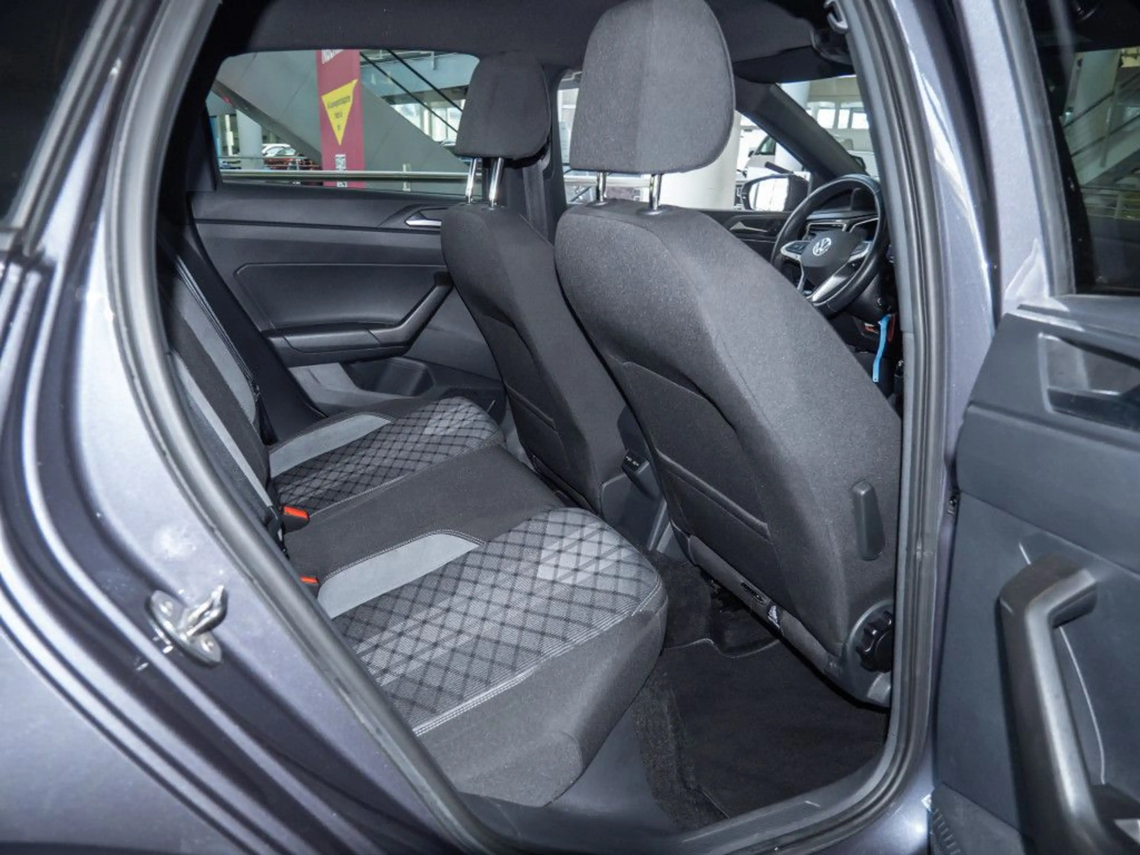 Volkswagen Polo 1.0 TSI DSG R-Line App IQ-LED Sitzhzg PDC — photo 5