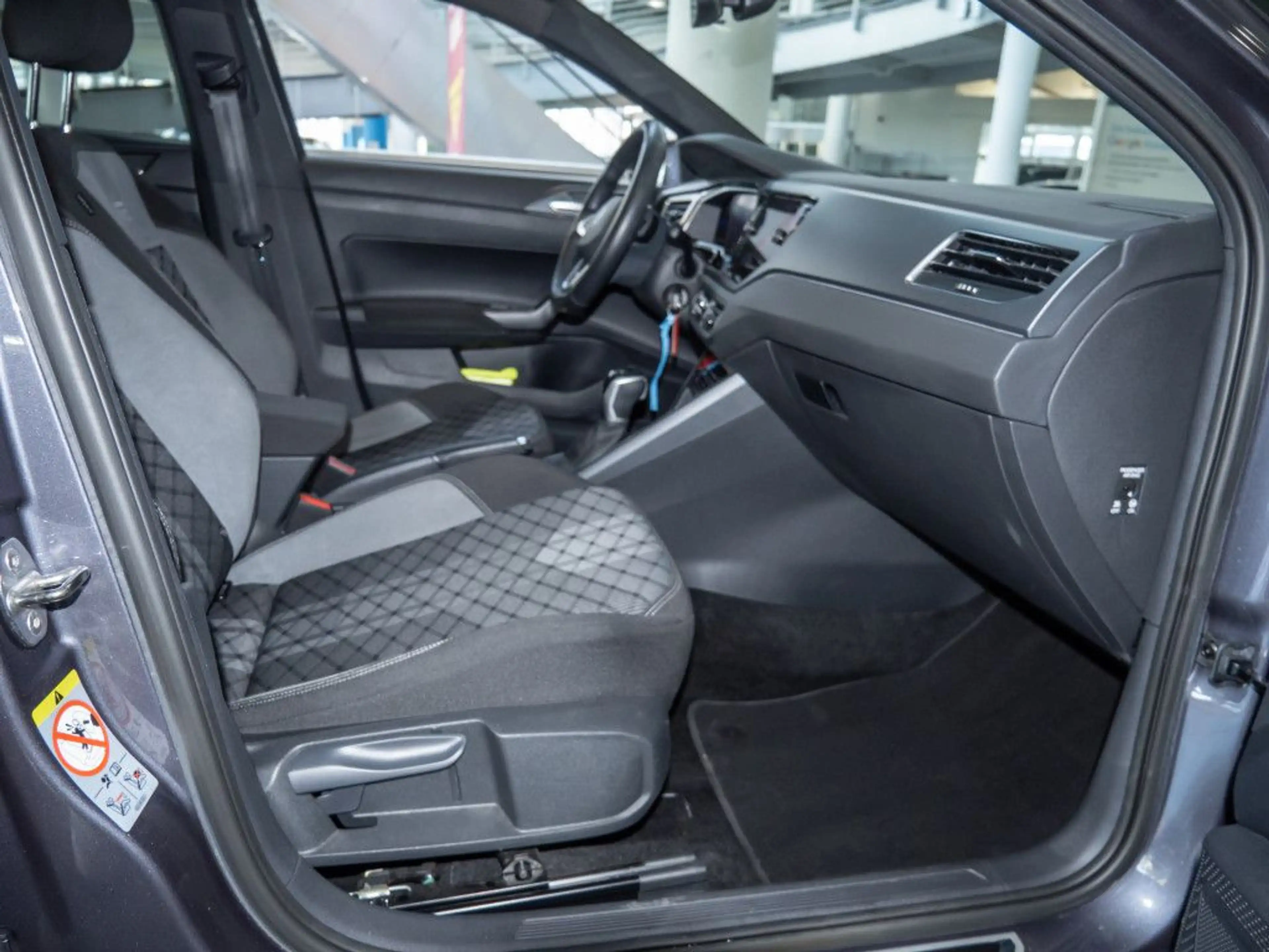 Volkswagen Polo 1.0 TSI DSG R-Line App IQ-LED Sitzhzg PDC — photo 3