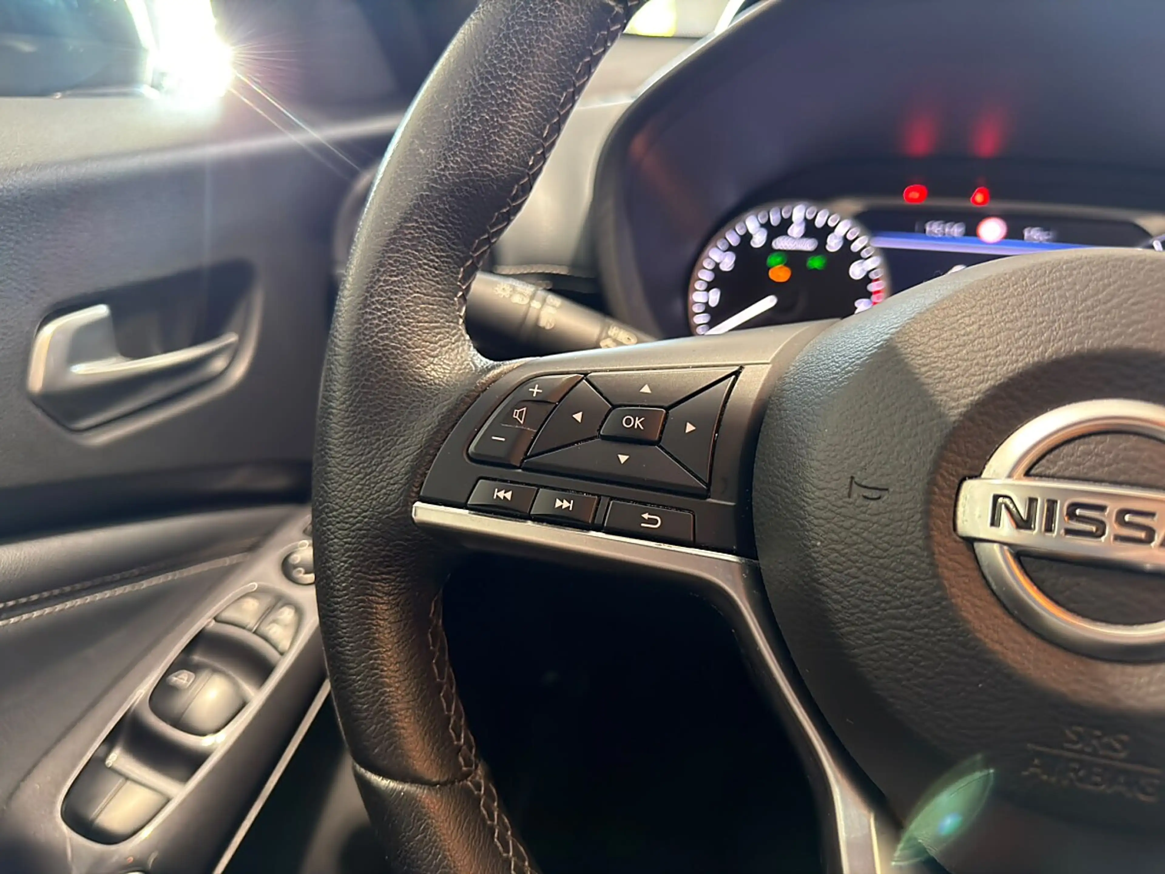 Nissan Juke 1,0 DIG-T N-Connecta — photo 11