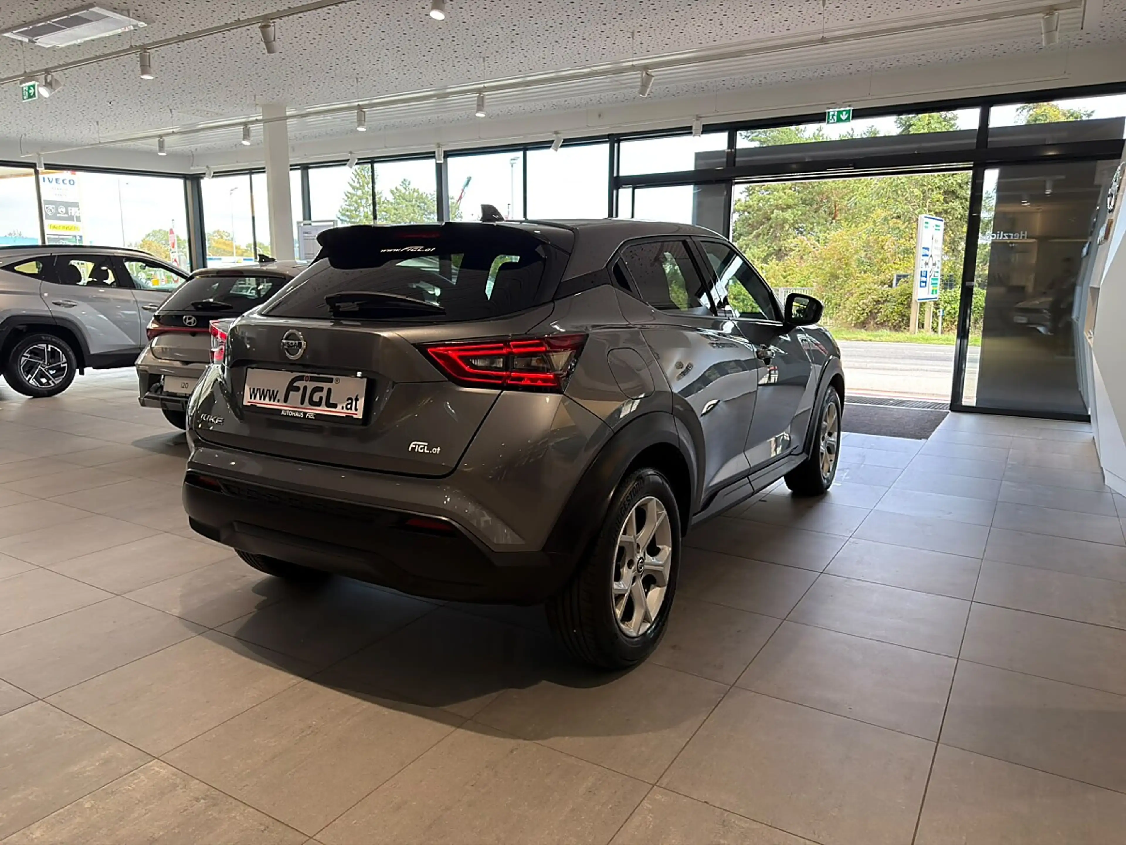 Nissan Juke 1,0 DIG-T N-Connecta — photo 3