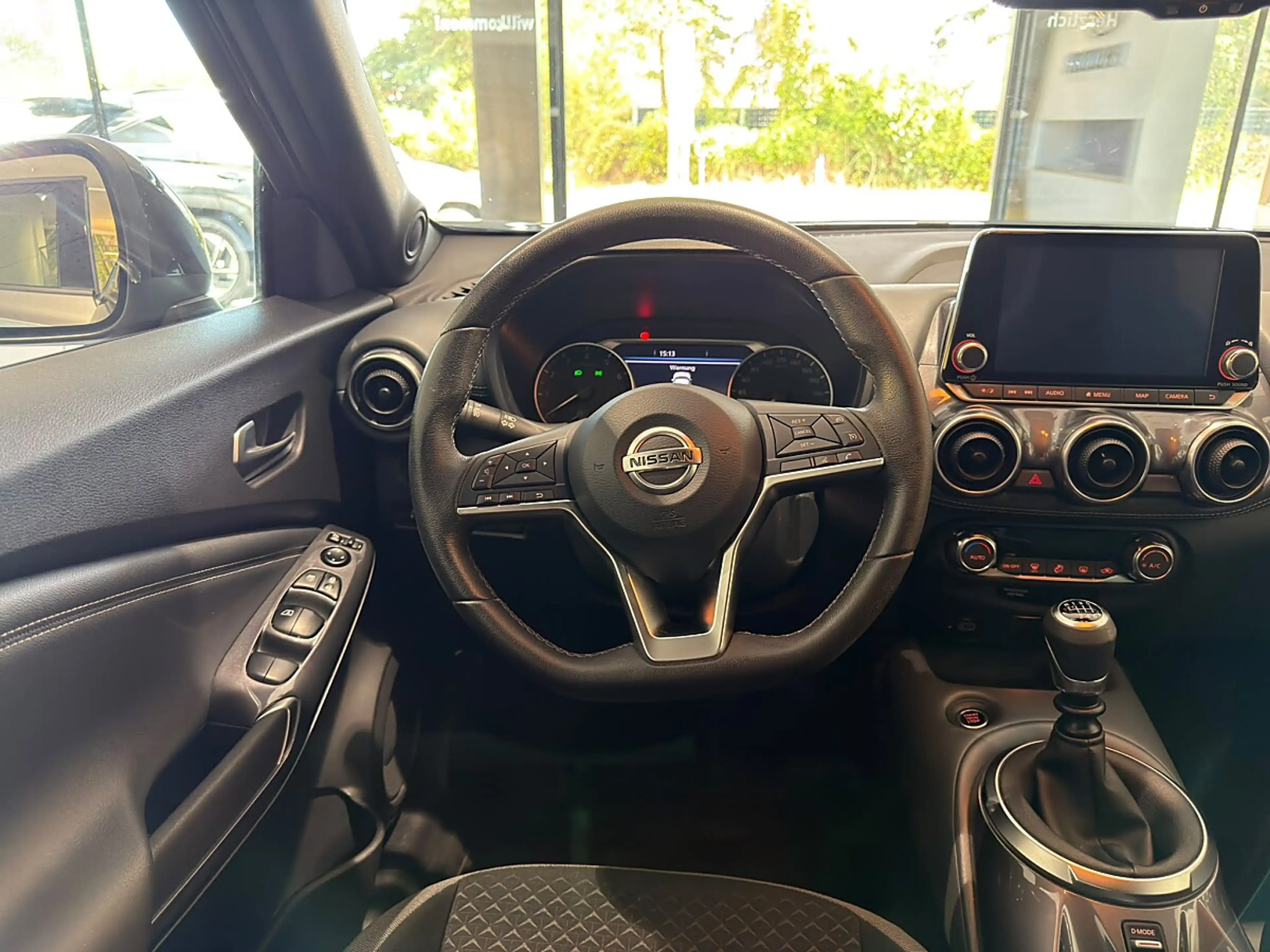Nissan Juke 1,0 DIG-T N-Connecta — photo 9