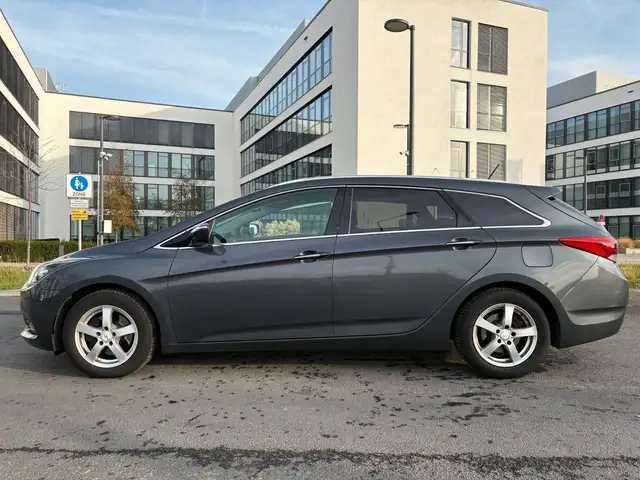 Hyundai I40 view 9
