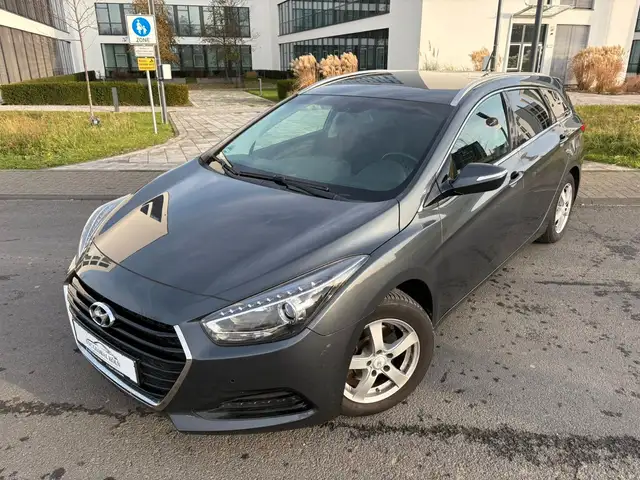 Hyundai I40 view 2