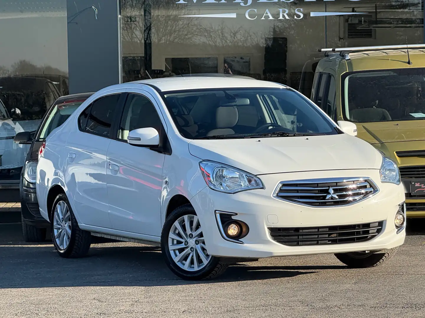 Mitsubishi Attrage 1.2 Essence Beyaz - 1