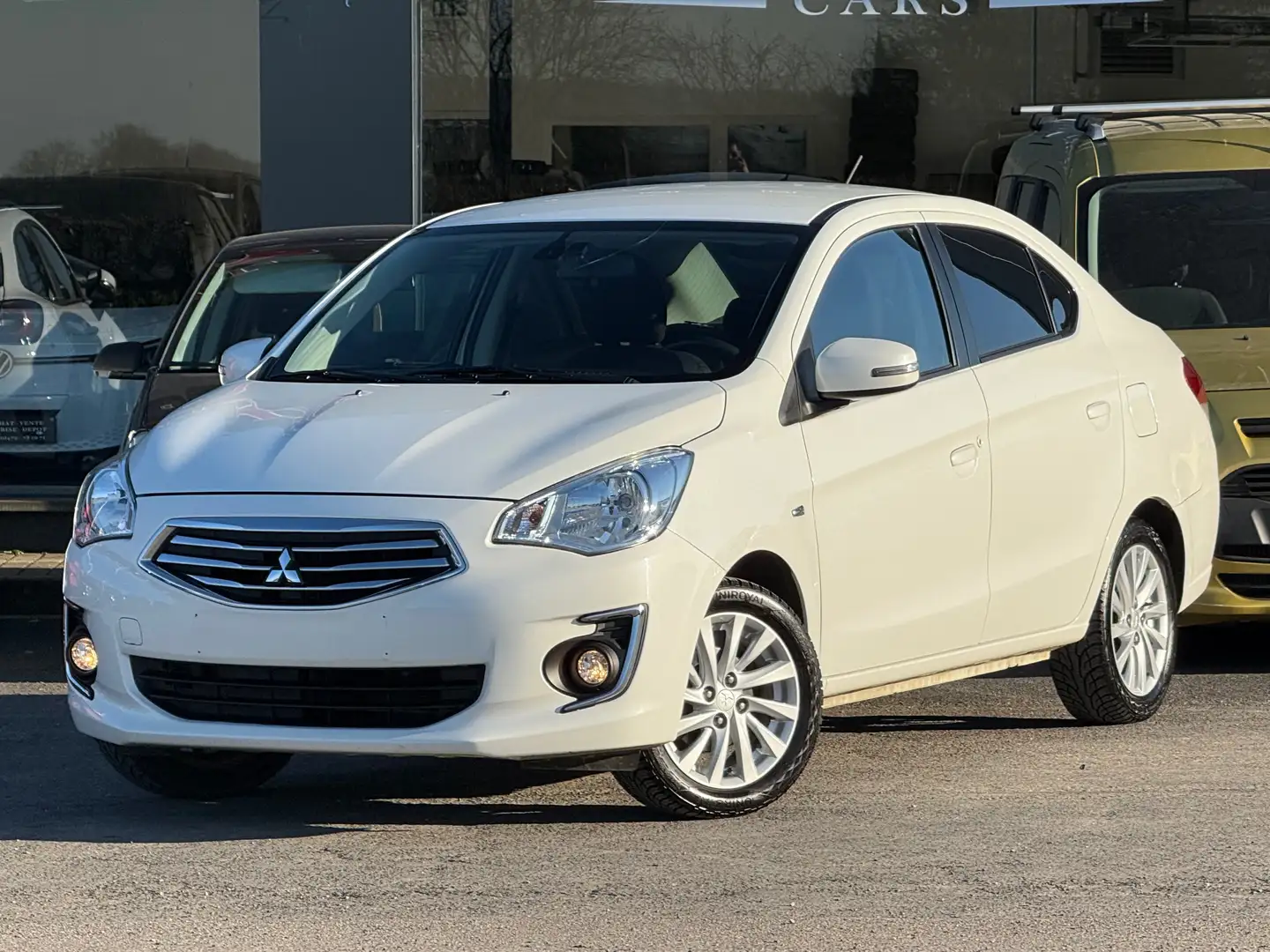 Mitsubishi Attrage 1.2 Essence Beyaz - 2