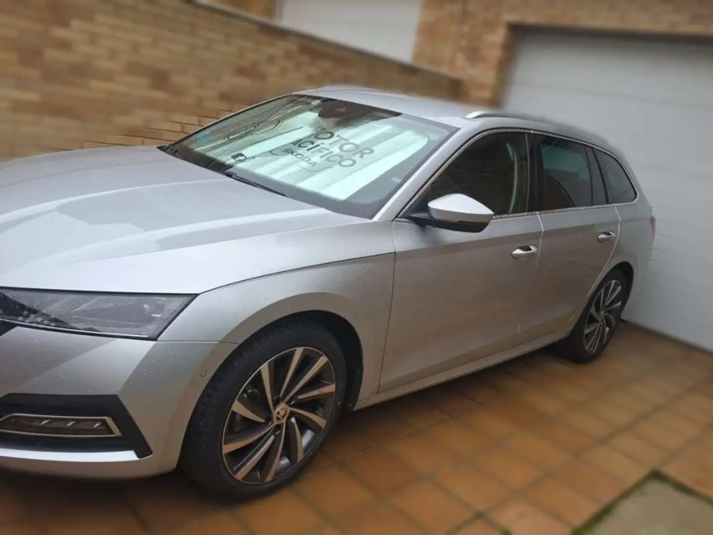 Skoda Octavia Combi 1.5 TSI 110kW DSG m-HEV Style Gris - 2