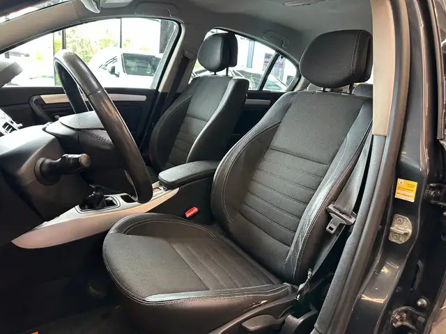 Renault Laguna view 9