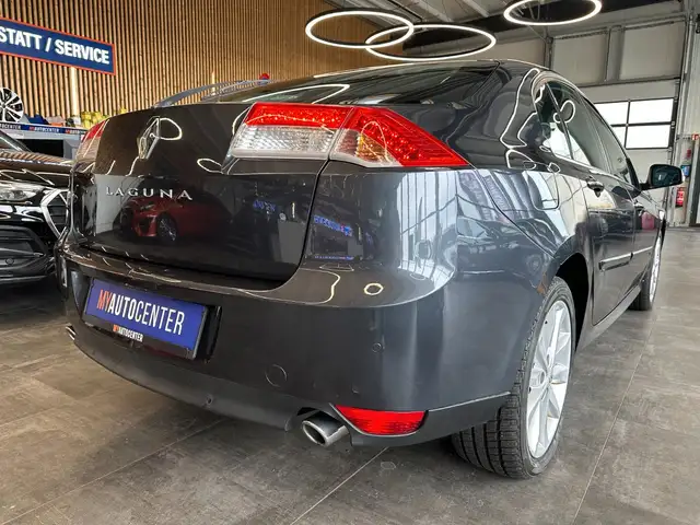Renault Laguna view 2