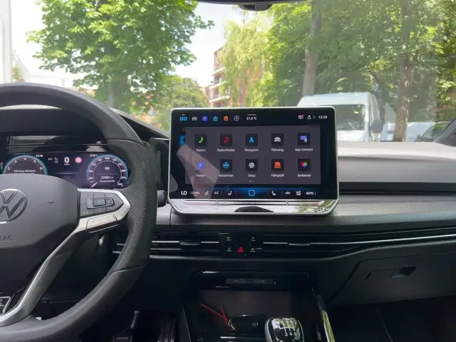 Volkswagen Golf view 12
