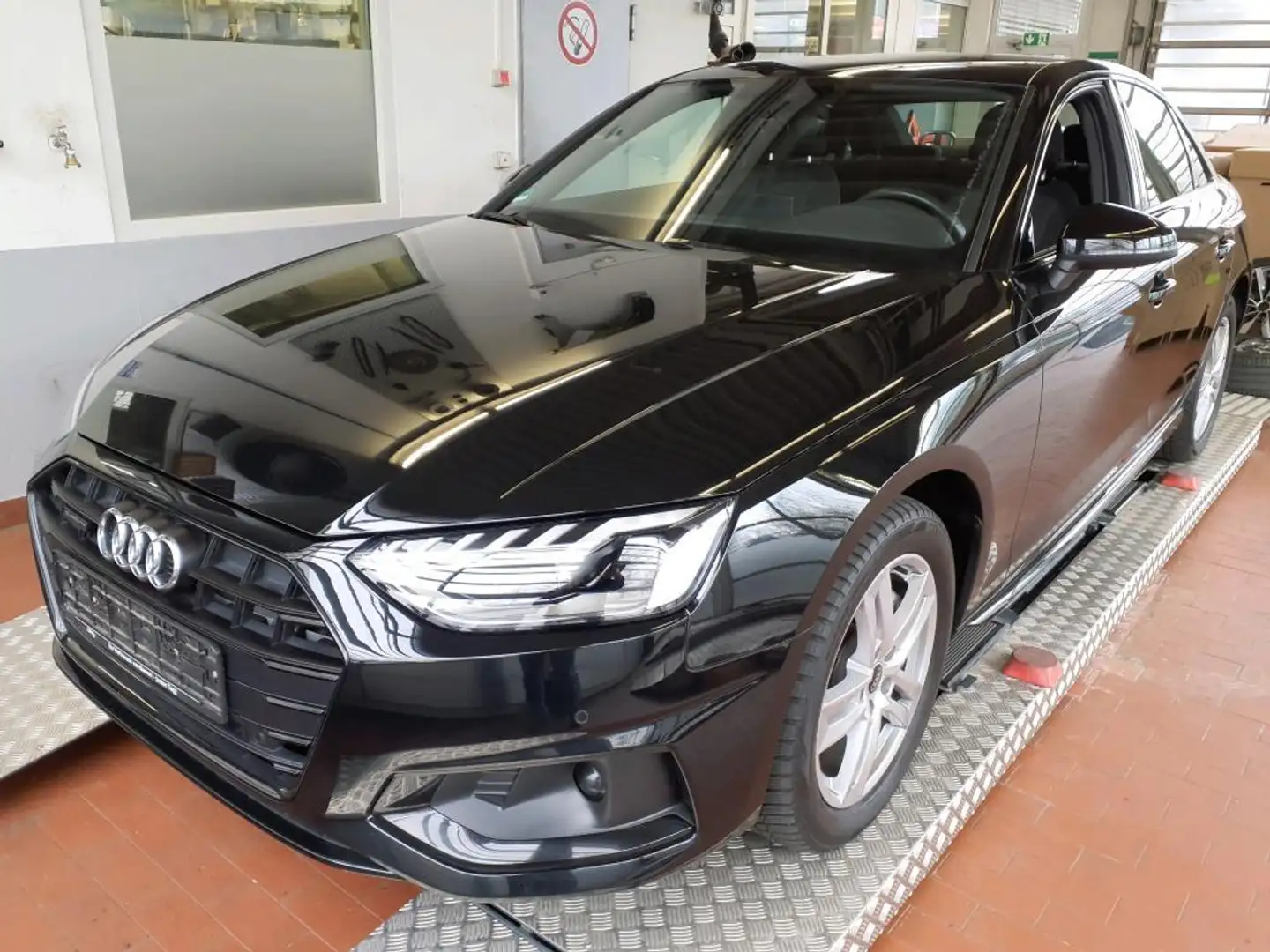 Audi A4 LIMOUSINE 40TDi Q ALL-BLACK/18Z./NAV+/LED/KAM Schwarz - 1
