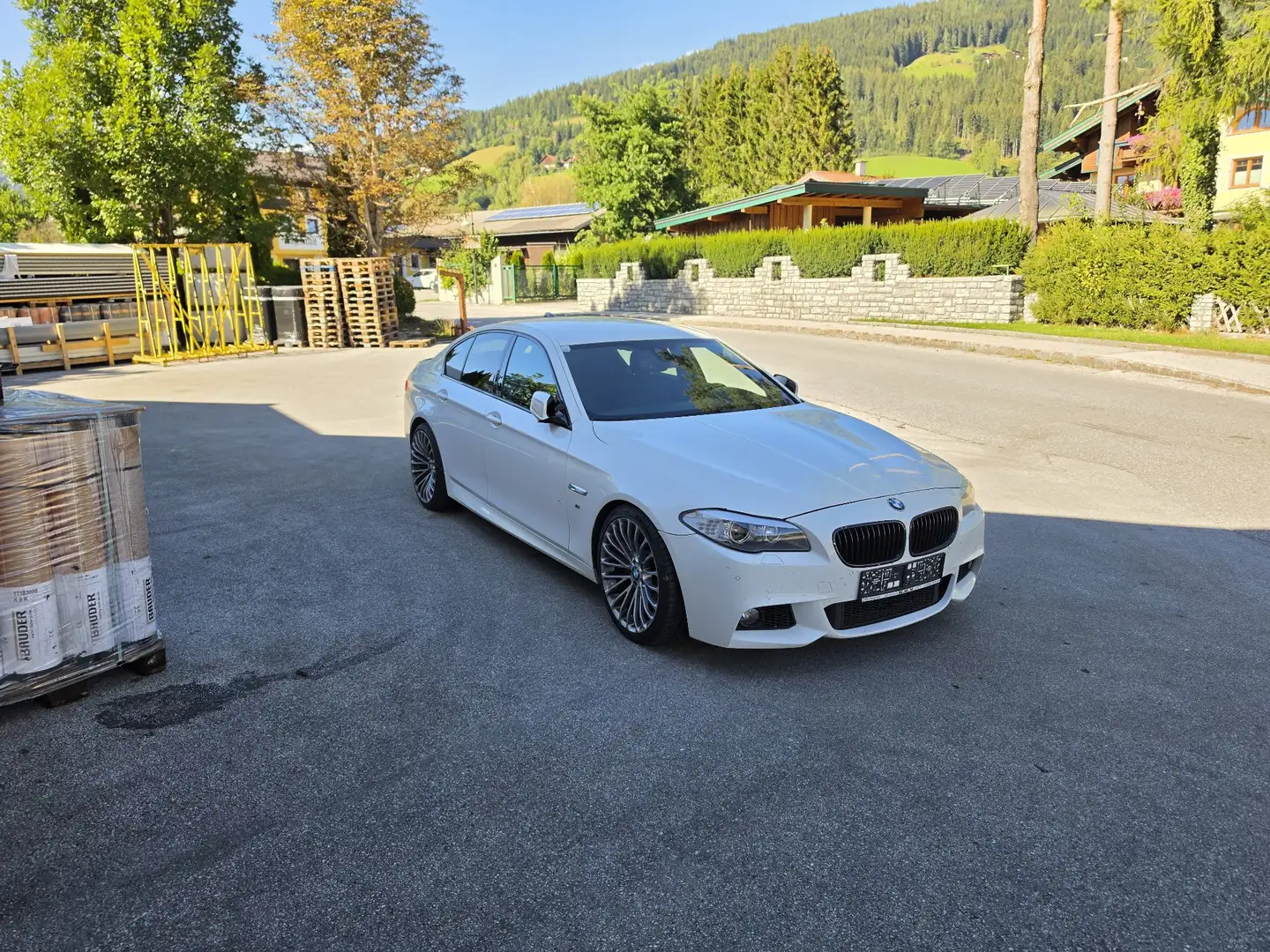 BMW 525 525d xDrive Aut. M-Paket ab werk Weiß - 2
