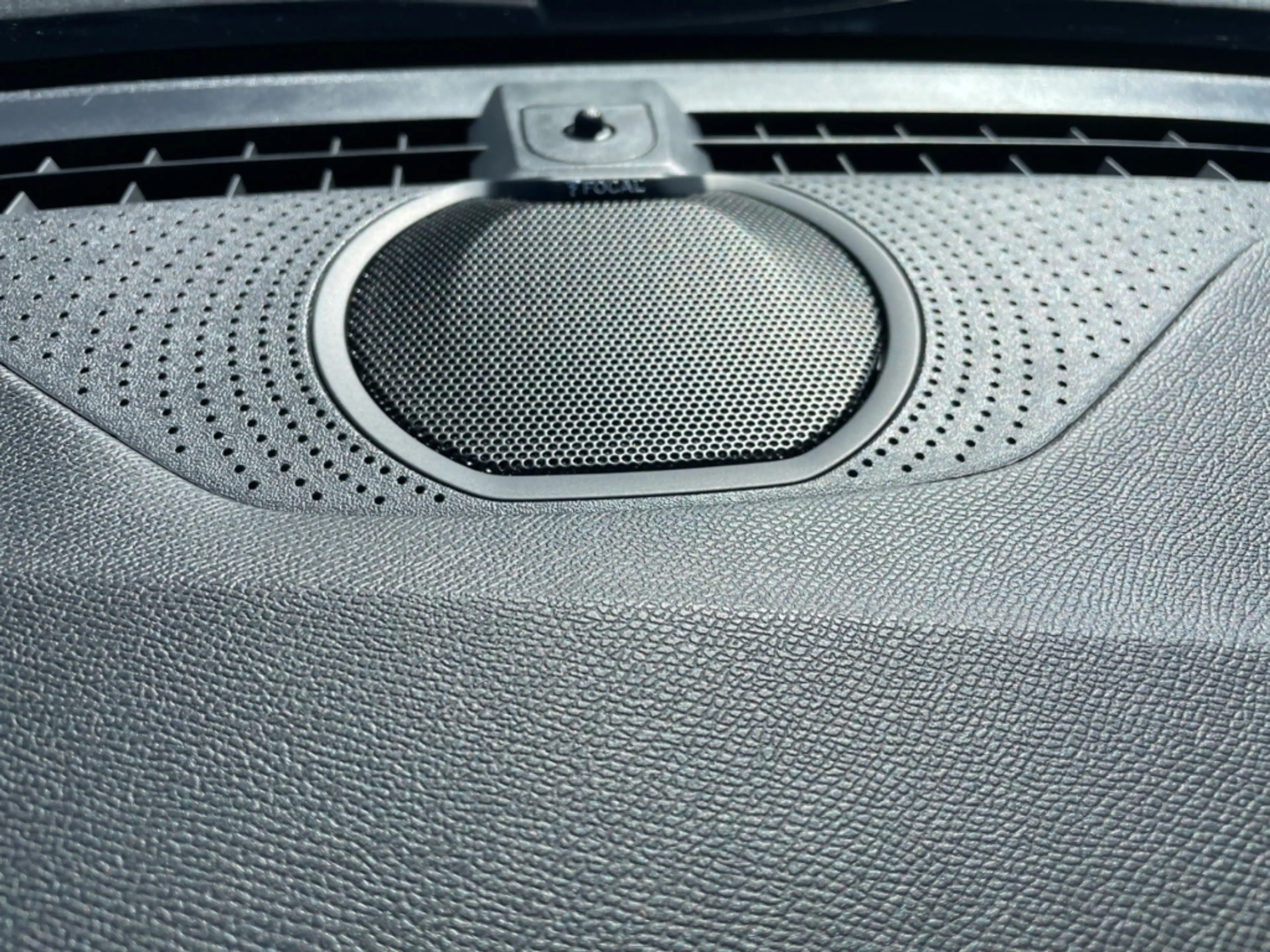 Peugeot 408 GT PT130 EAT8 El.Sitz Focal Kamera LED CarPlay — photo 19