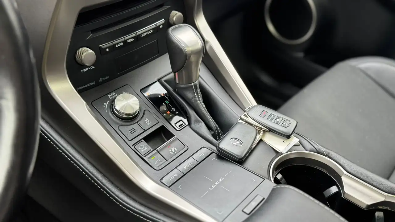 Lexus NX снимка Lexus NX