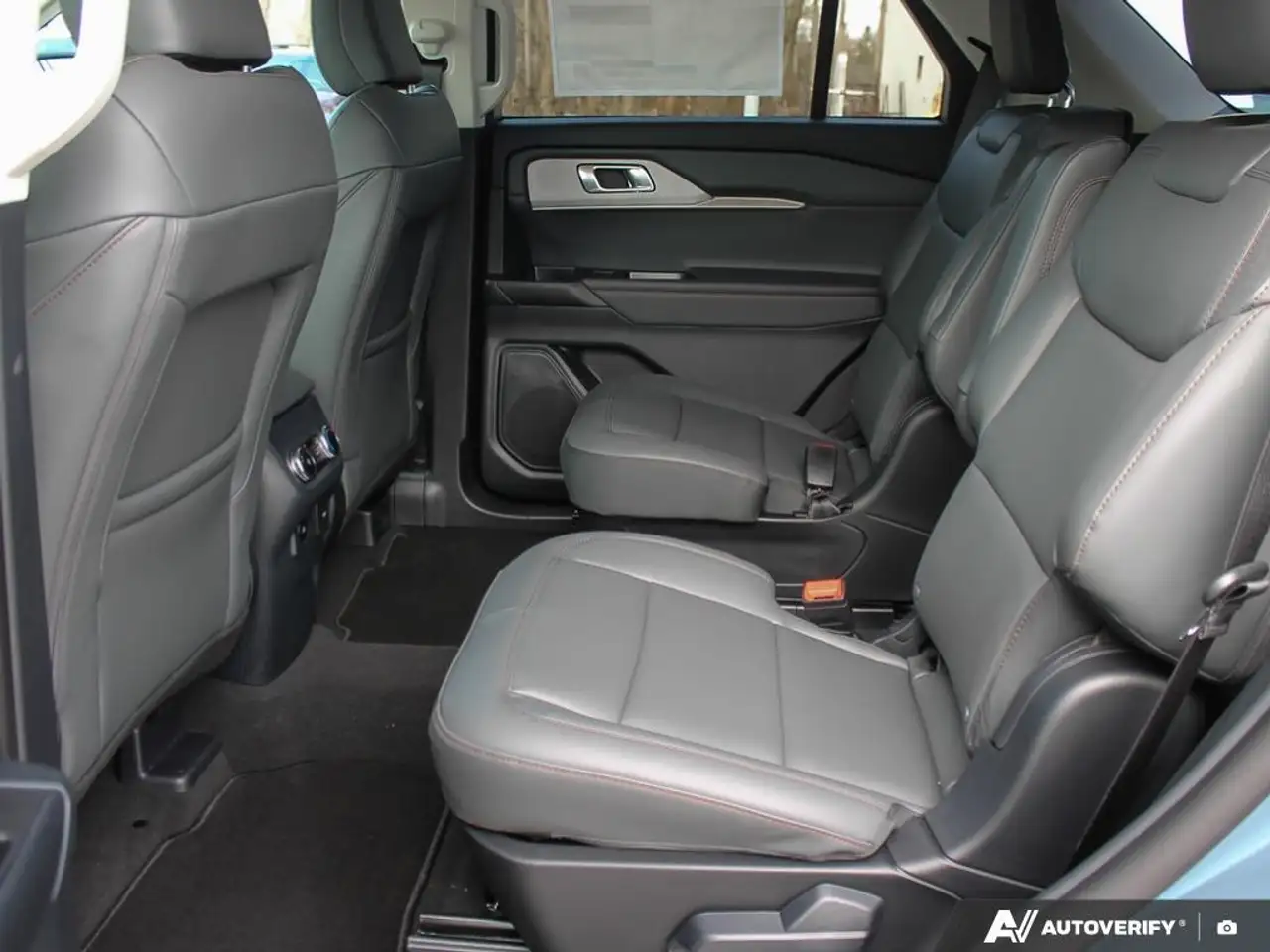 Ford Explorer снимка Ford Explorer