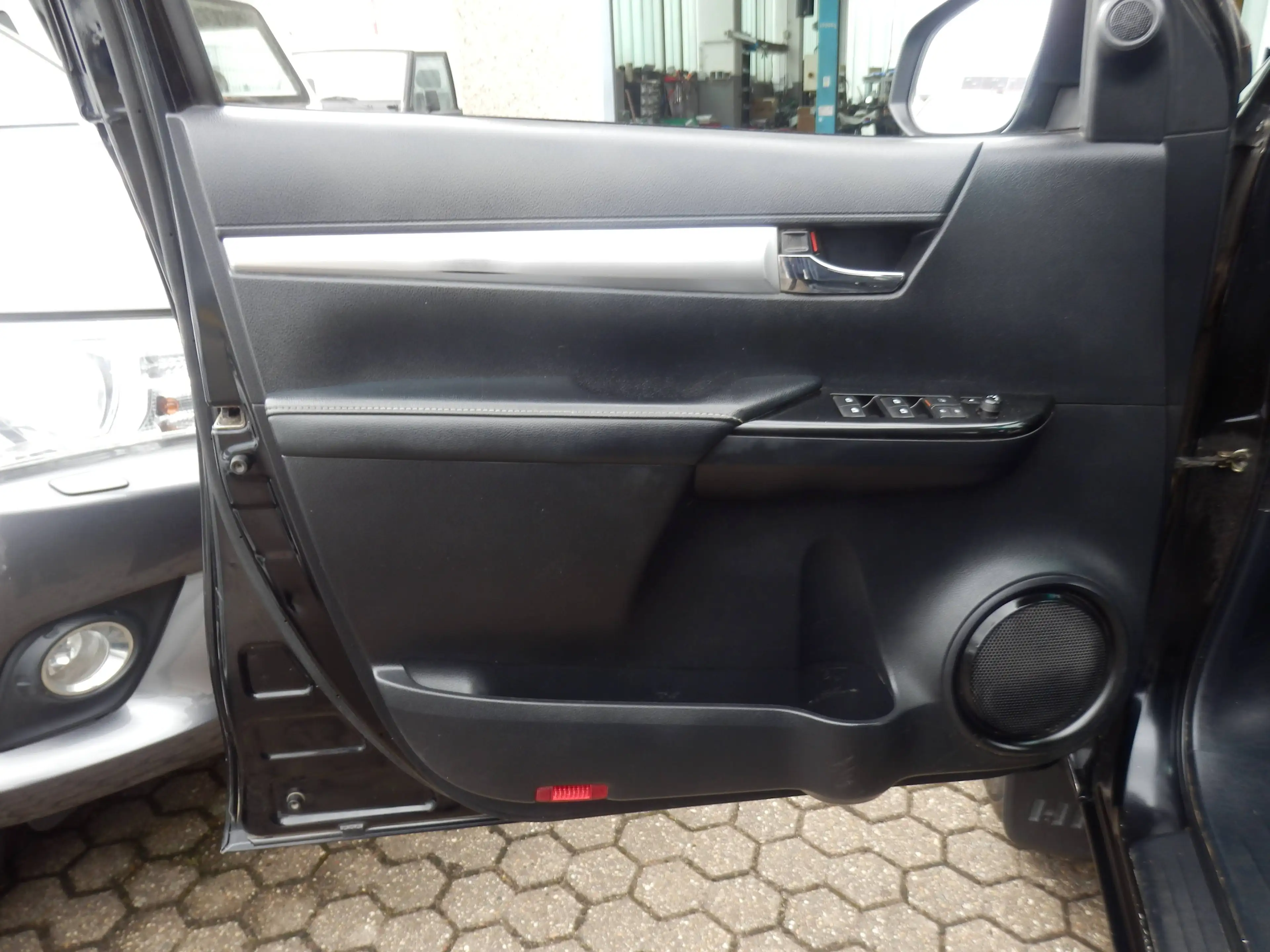 Toyota Hilux Double Cab Executive 4x4, Automatik, Leder, Sitzheizung, Klimaautomatik, Xenon, LED, HHK, Hardtop — photo 14