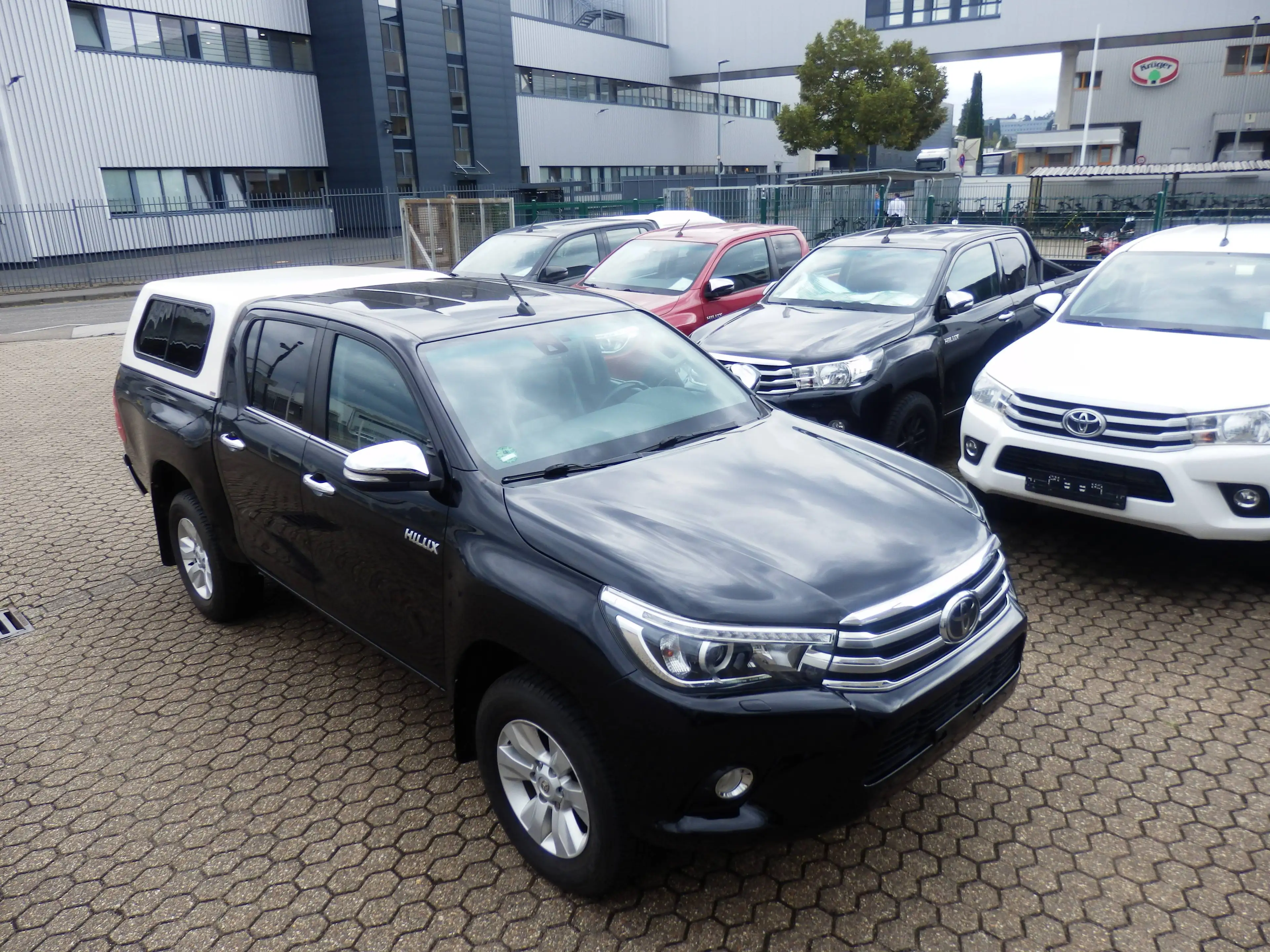 Toyota Hilux Double Cab Executive 4x4, Automatik, Leder, Sitzheizung, Klimaautomatik, Xenon, LED, HHK, Hardtop — photo 2