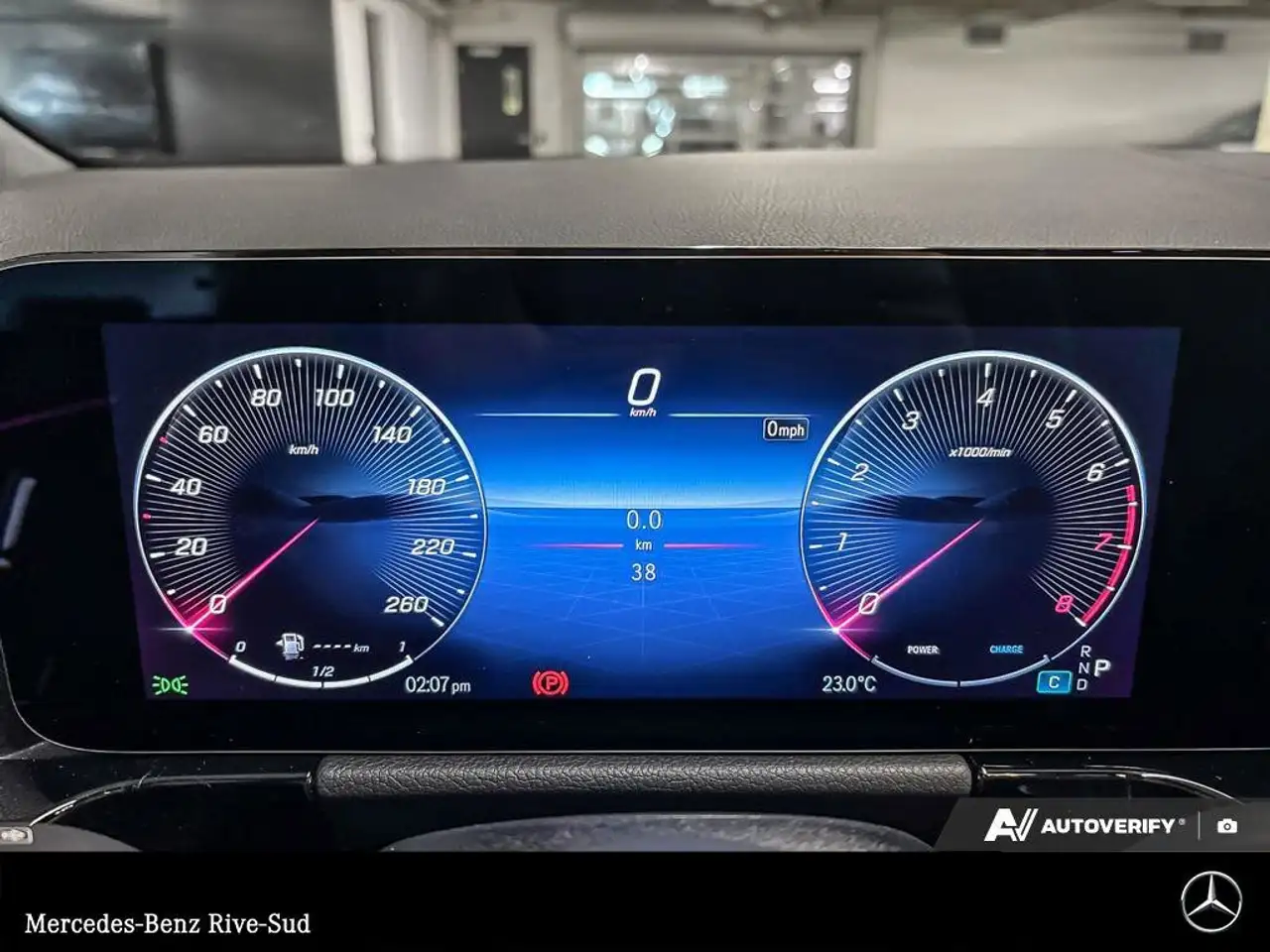 Mercedes-Benz GLA снимка Mercedes-Benz GLA