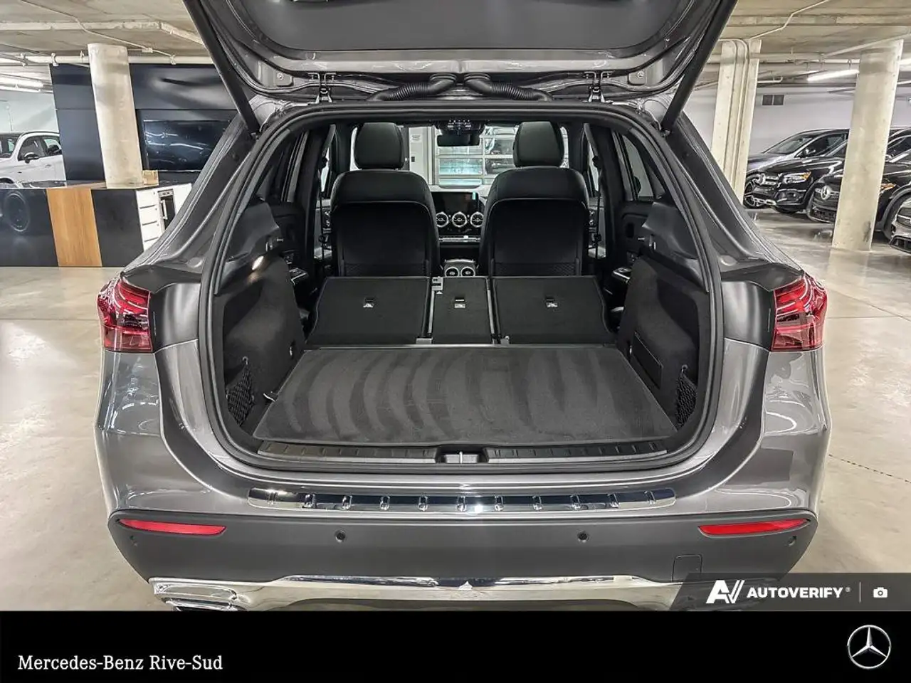 Mercedes-Benz GLA снимка Mercedes-Benz GLA