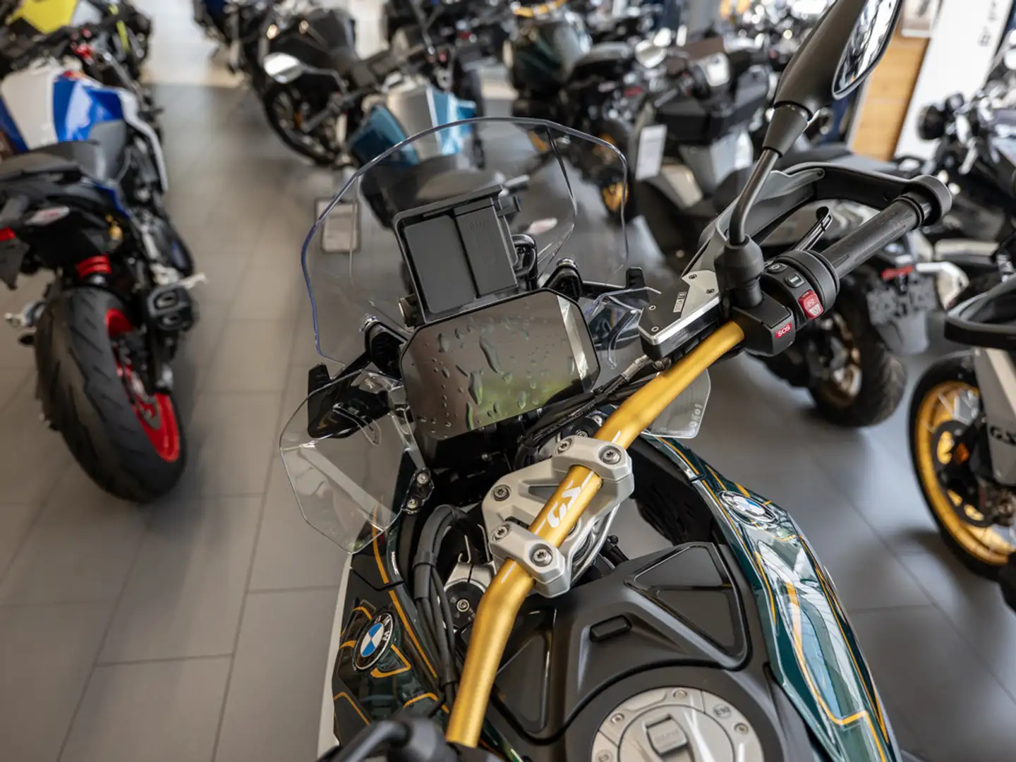 BMW R 1300 GS inkl.ServiceInkl.3Jahre+Navi Grün - 2