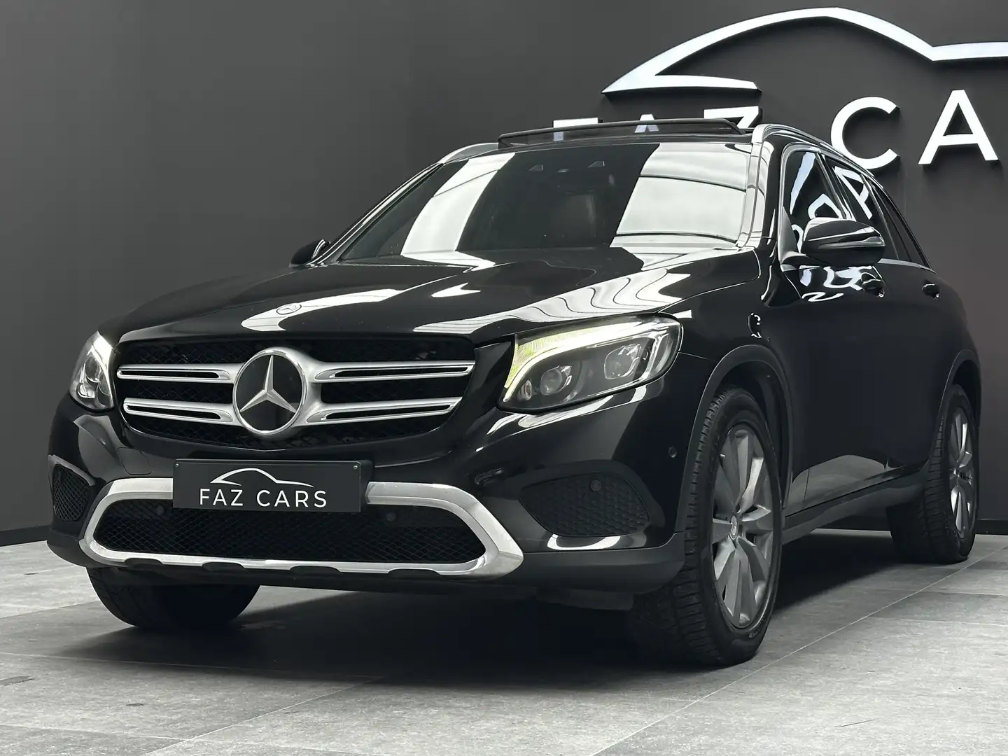 Mercedes-Benz GLC 220 d 4-Matic * XENON + CUIR + CAMERA + T.PANO * Noir - 2