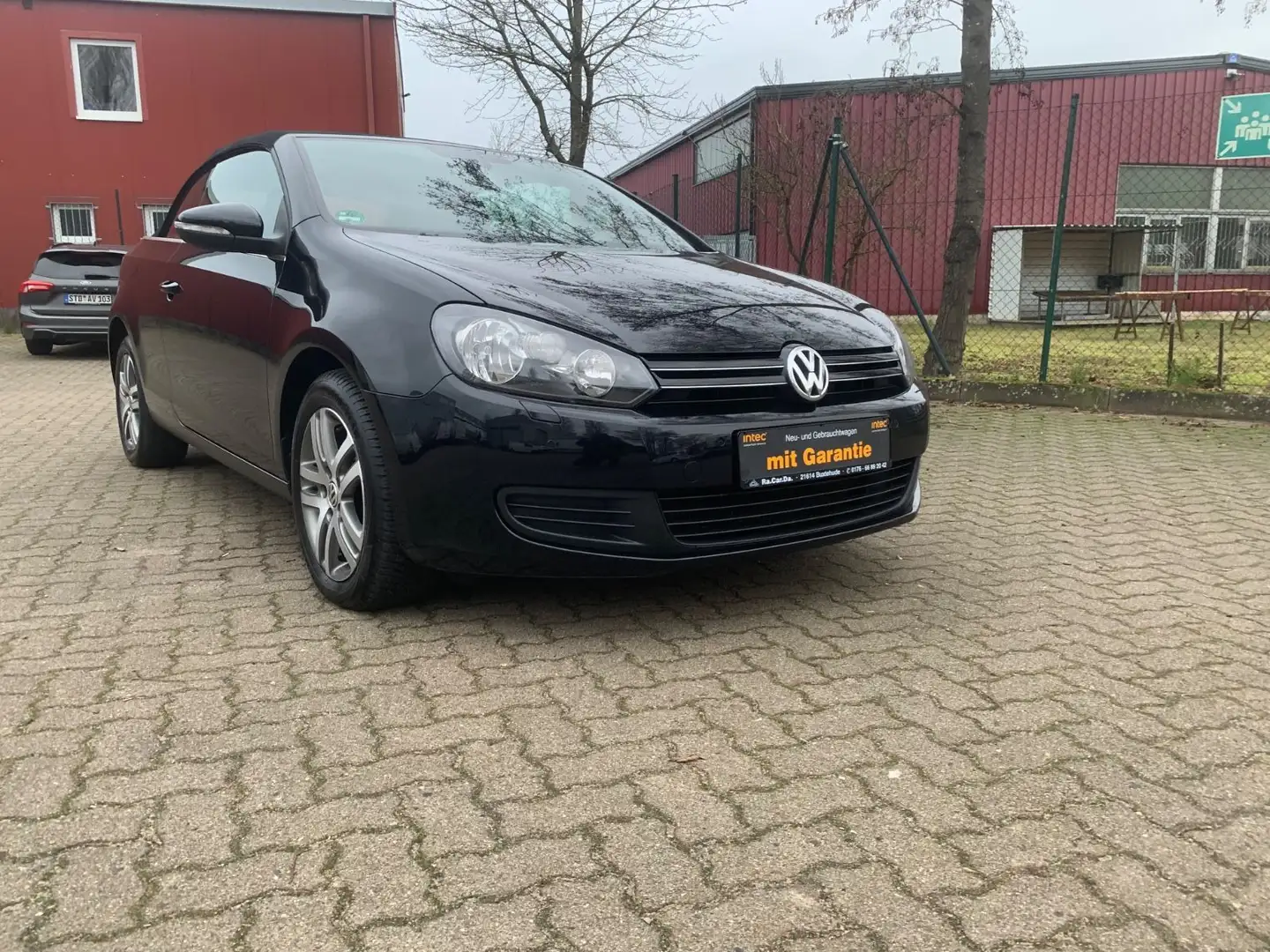 Volkswagen Golf VI Cabriolet Basis BMT Schwarz - 2