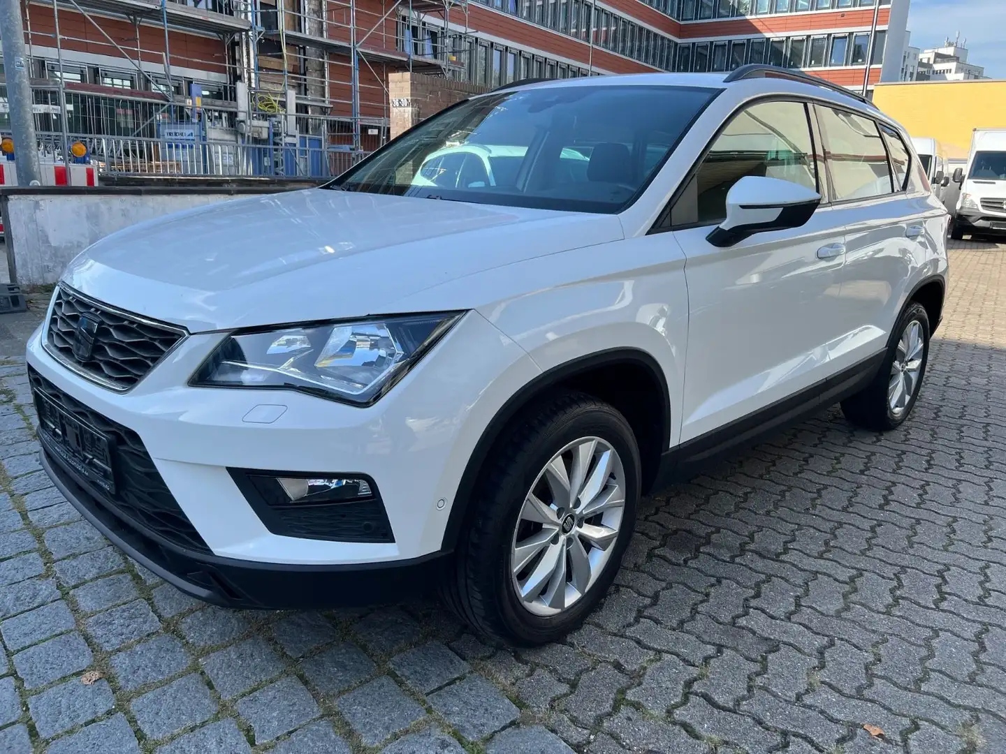 SEAT Ateca Style 1.6TDI/Klimaaut./Navi/Abstandstemp. Weiß - 1