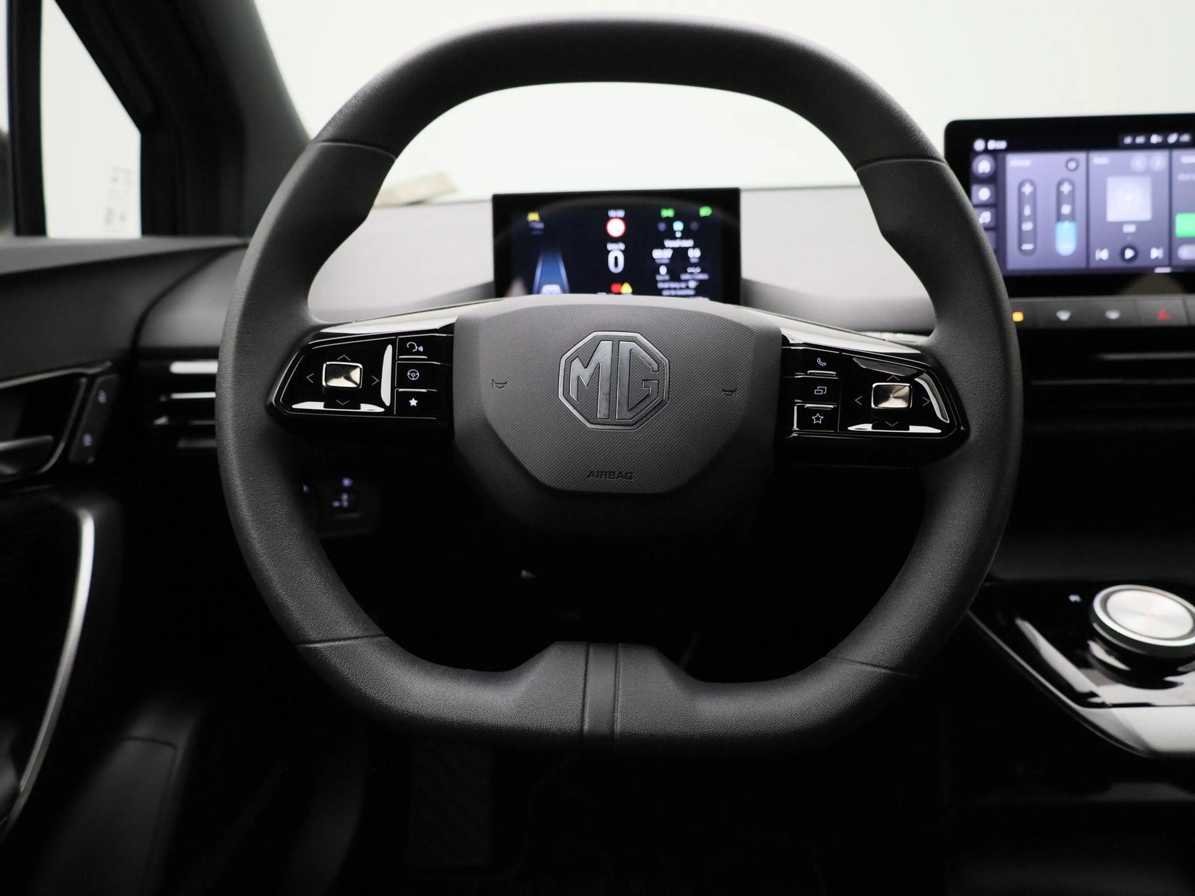 MG MG4 Electric Standard 51 kWh WLTP 320 KM | Apple Carpl — photo 7