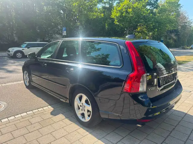 Volvo V50 view 3