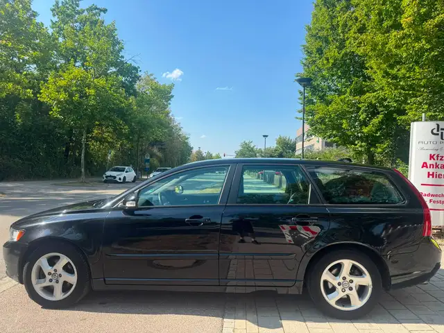 Volvo V50 view 2