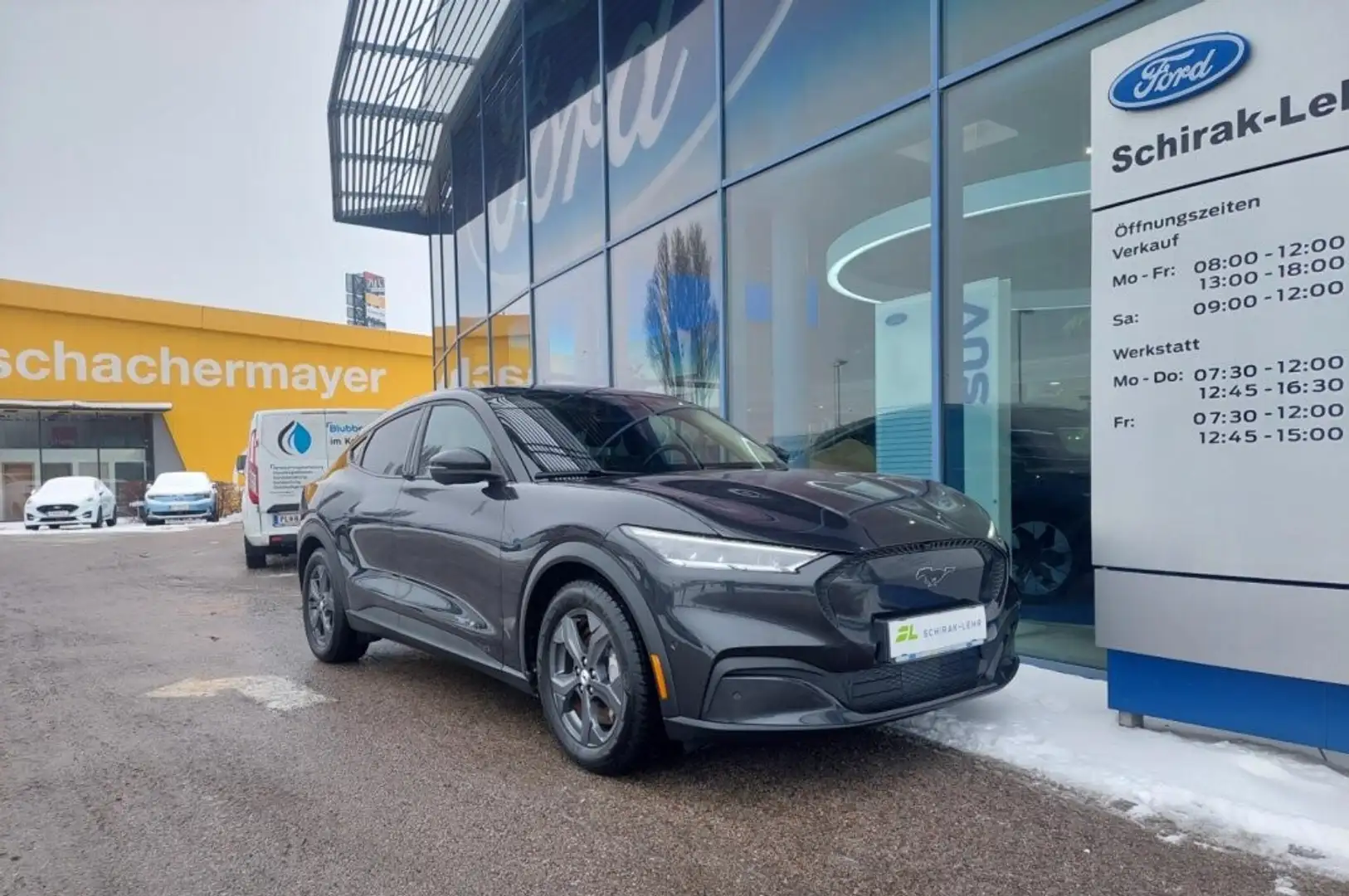 Ford Mustang Mach-E Elektro Extended Range Noir - 1