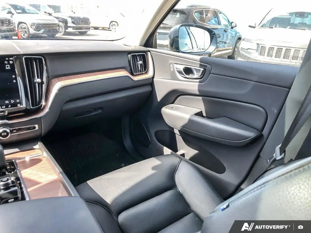 Volvo XC60 снимка Volvo XC60