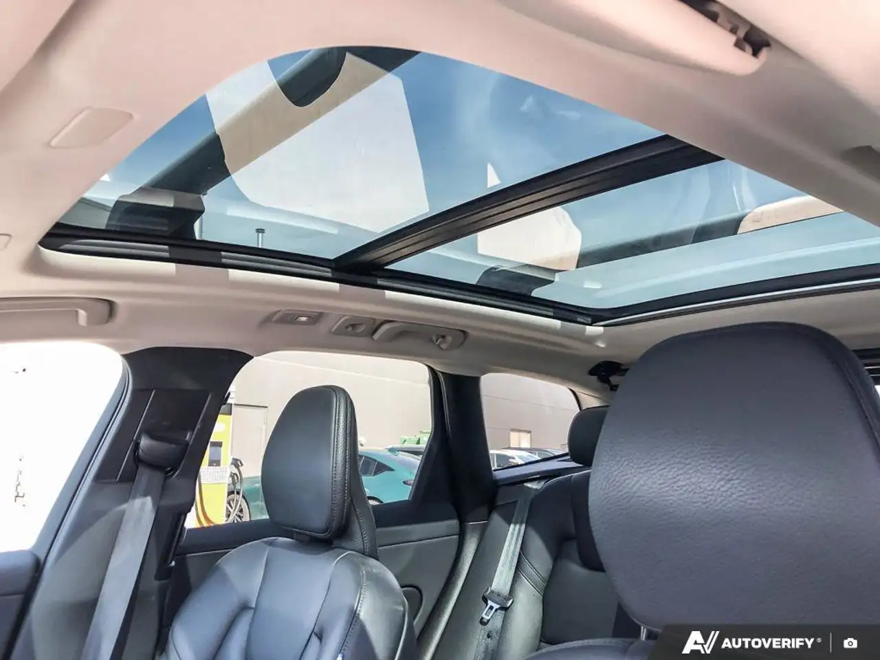 Volvo XC60 снимка Volvo XC60