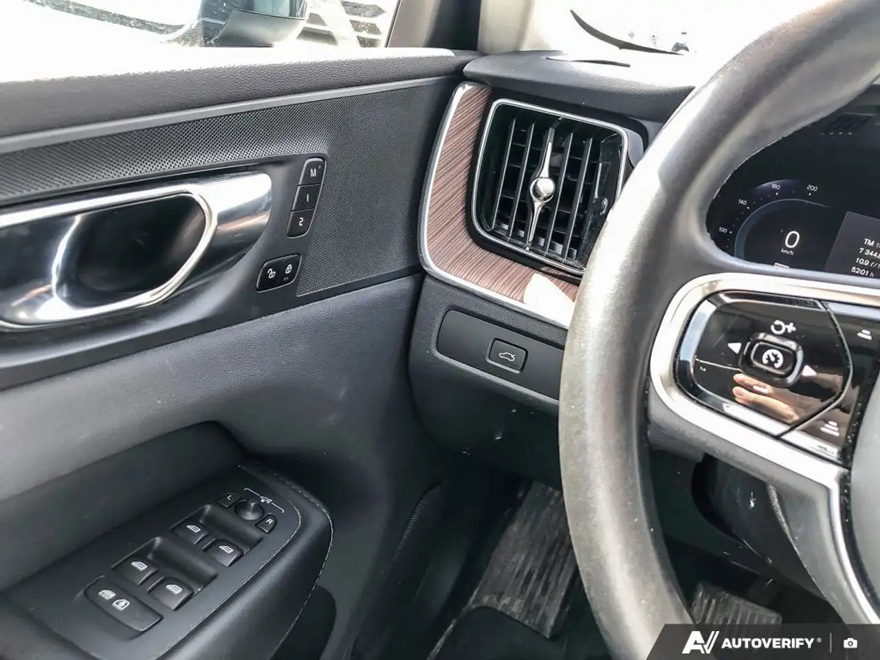 Volvo XC60 снимка Volvo XC60