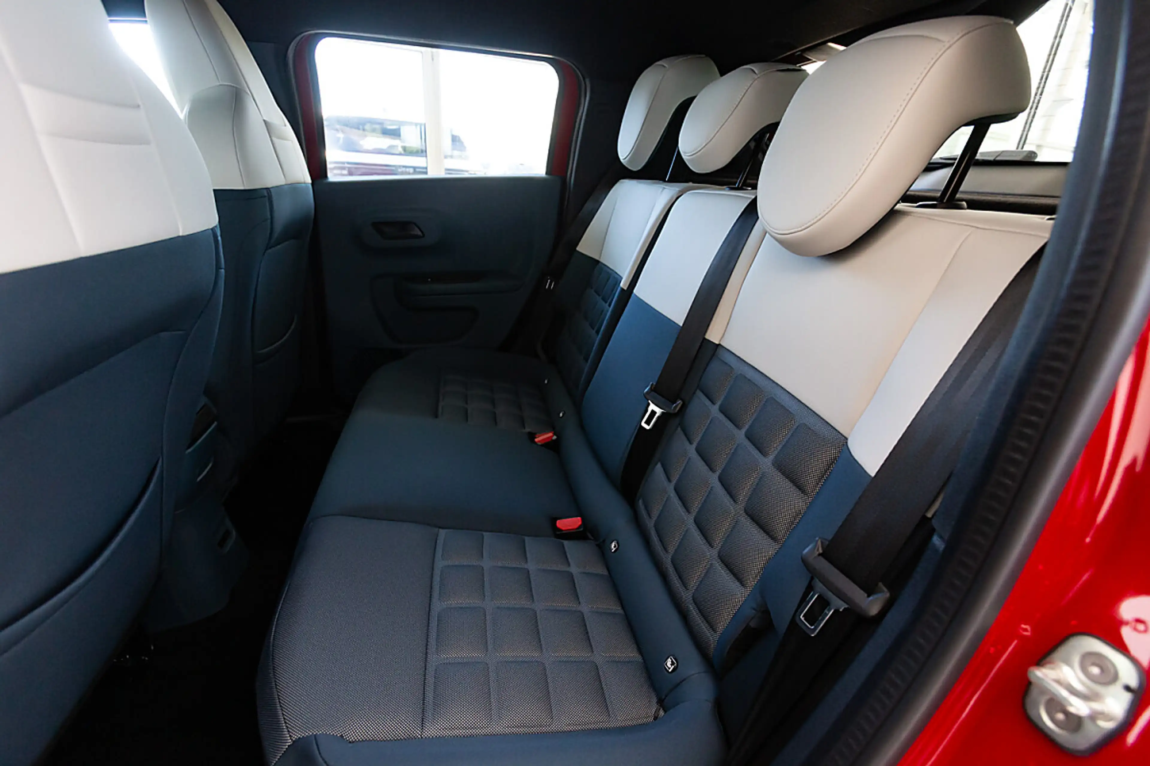 Fiat Grande Panda Hybrid mHEV 110 6-Gang eDCT La Prima — photo 14