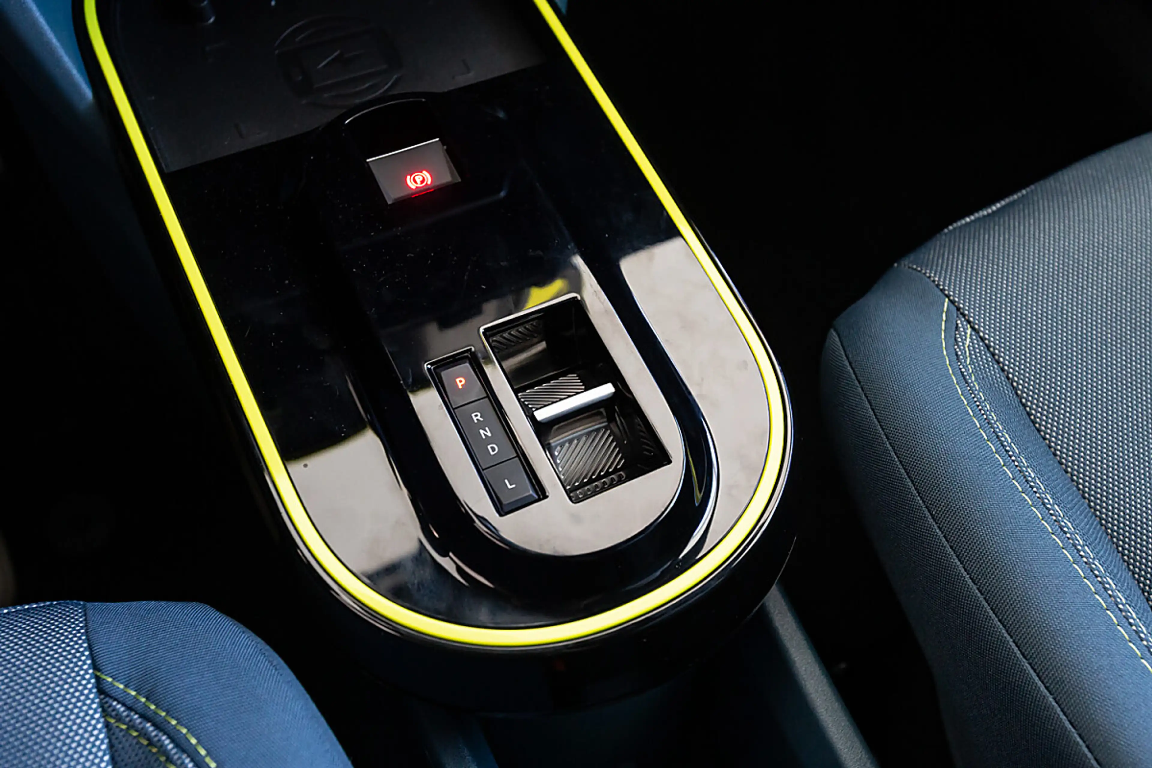 Fiat Grande Panda Hybrid mHEV 110 6-Gang eDCT La Prima — photo 9