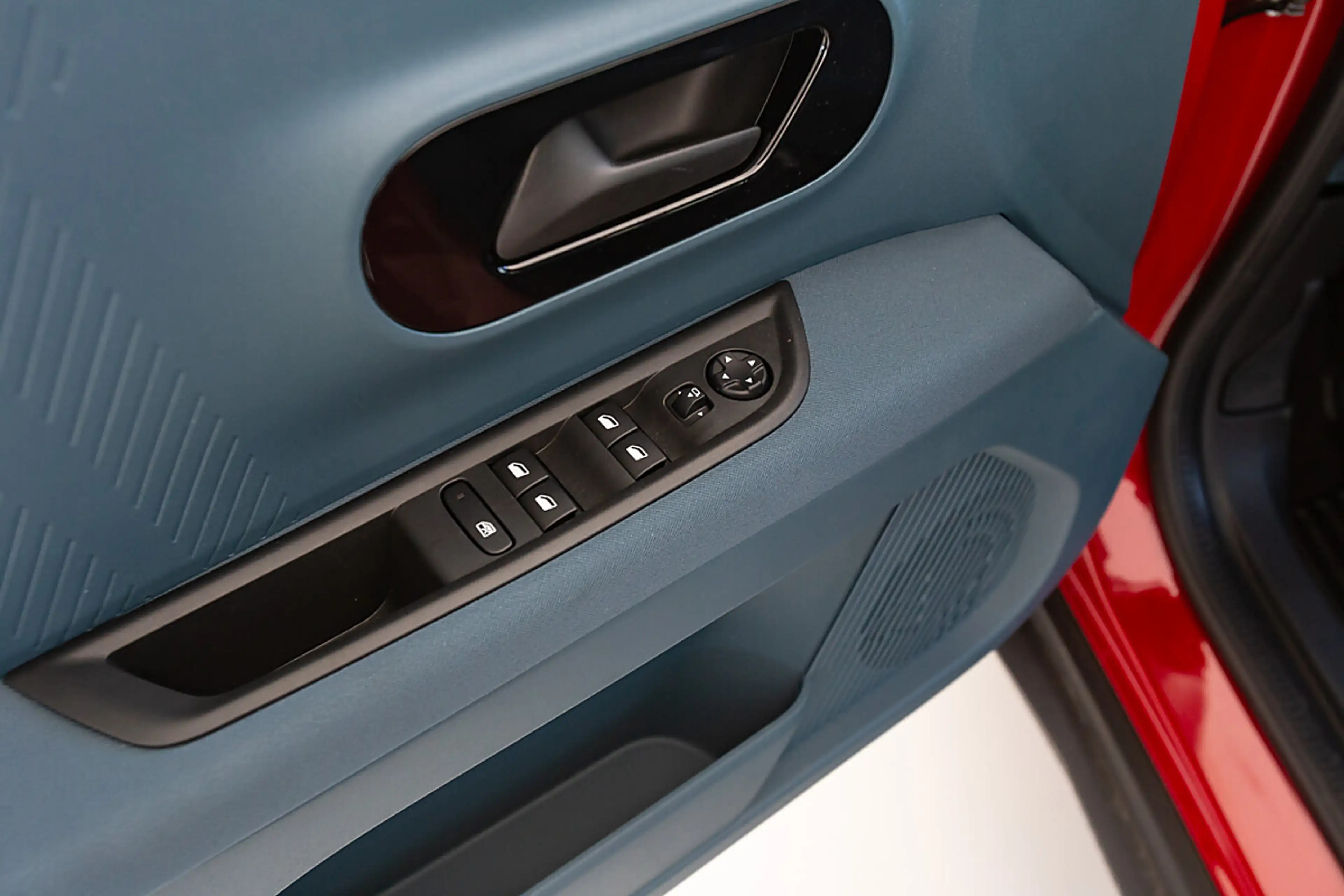 Fiat Grande Panda Hybrid mHEV 110 6-Gang eDCT La Prima — photo 11